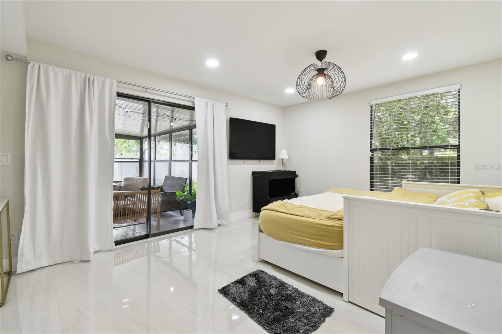 Image 30 of 72 For 15722 Gardenside Lane