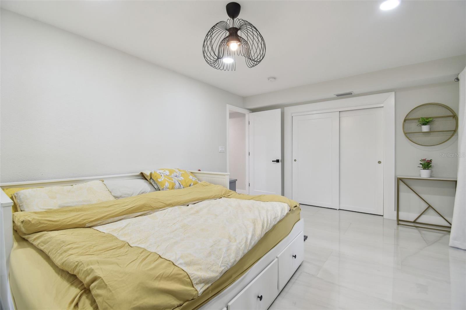 Image 32 of 72 For 15722 Gardenside Lane