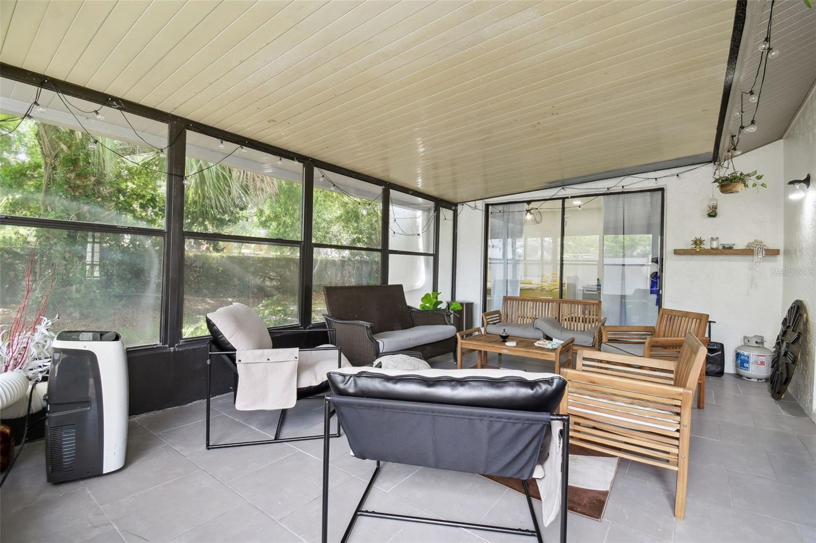 Image 34 of 72 For 15722 Gardenside Lane