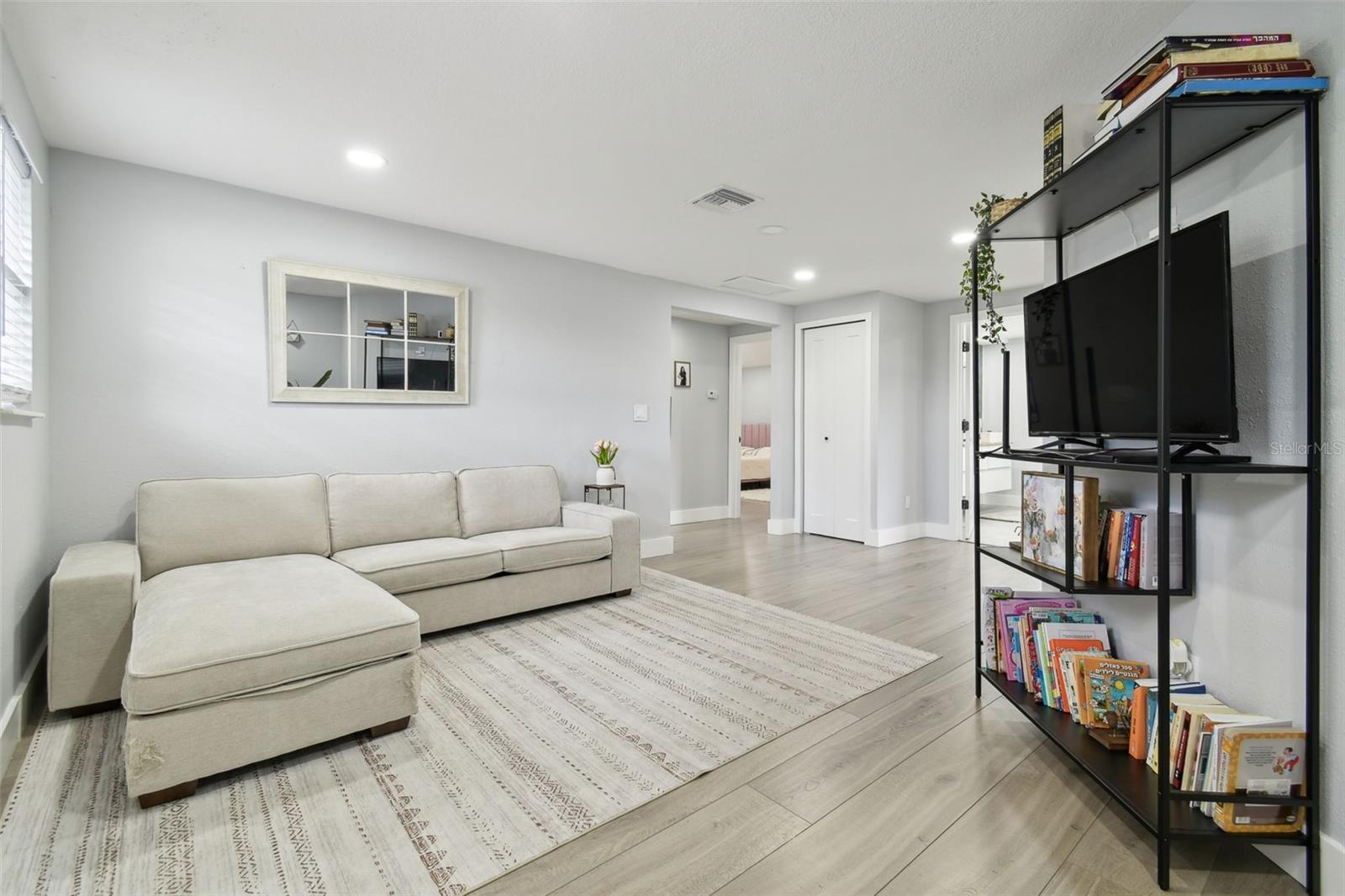 Image 39 of 72 For 15722 Gardenside Lane