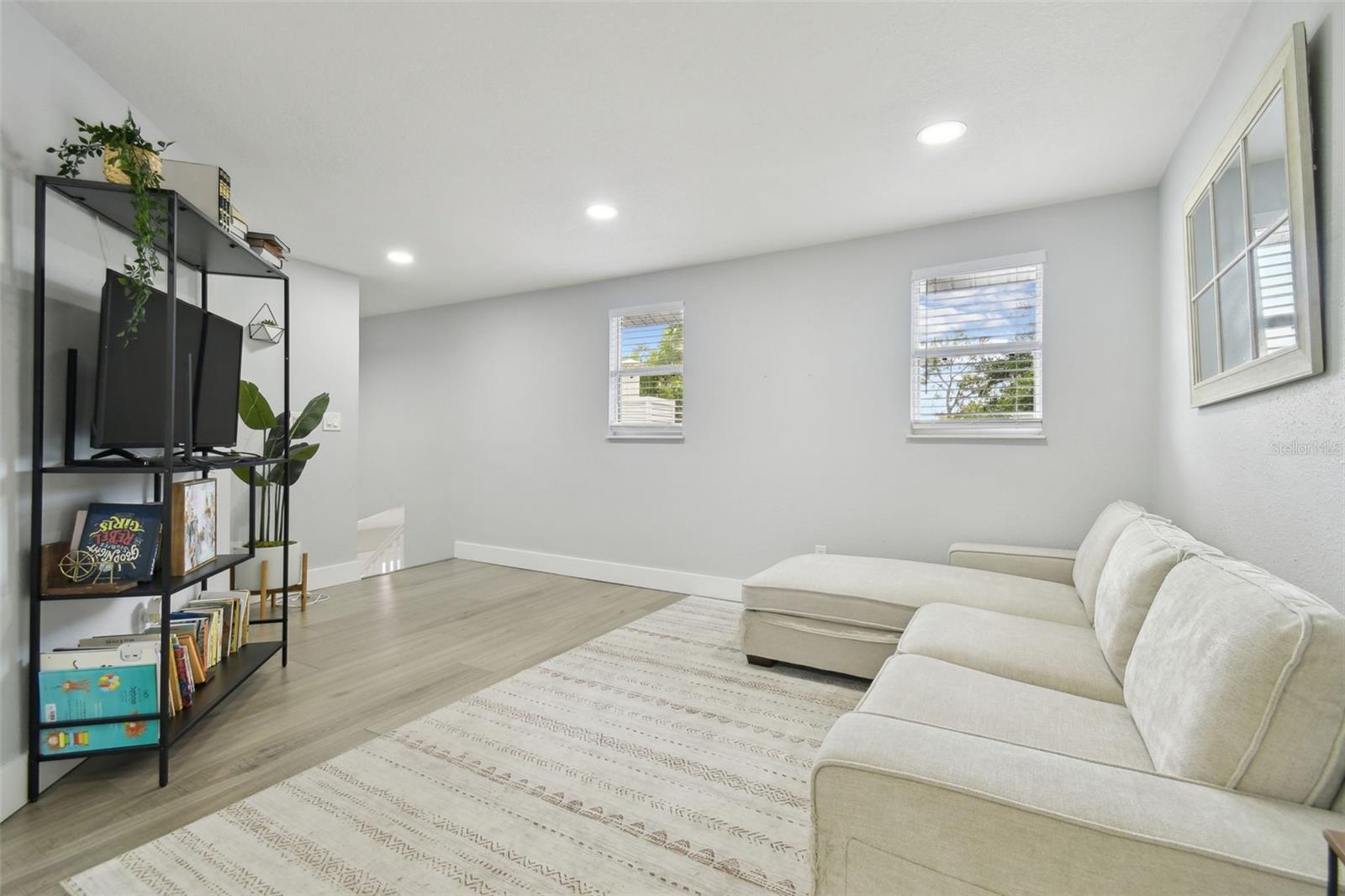 Image 40 of 72 For 15722 Gardenside Lane
