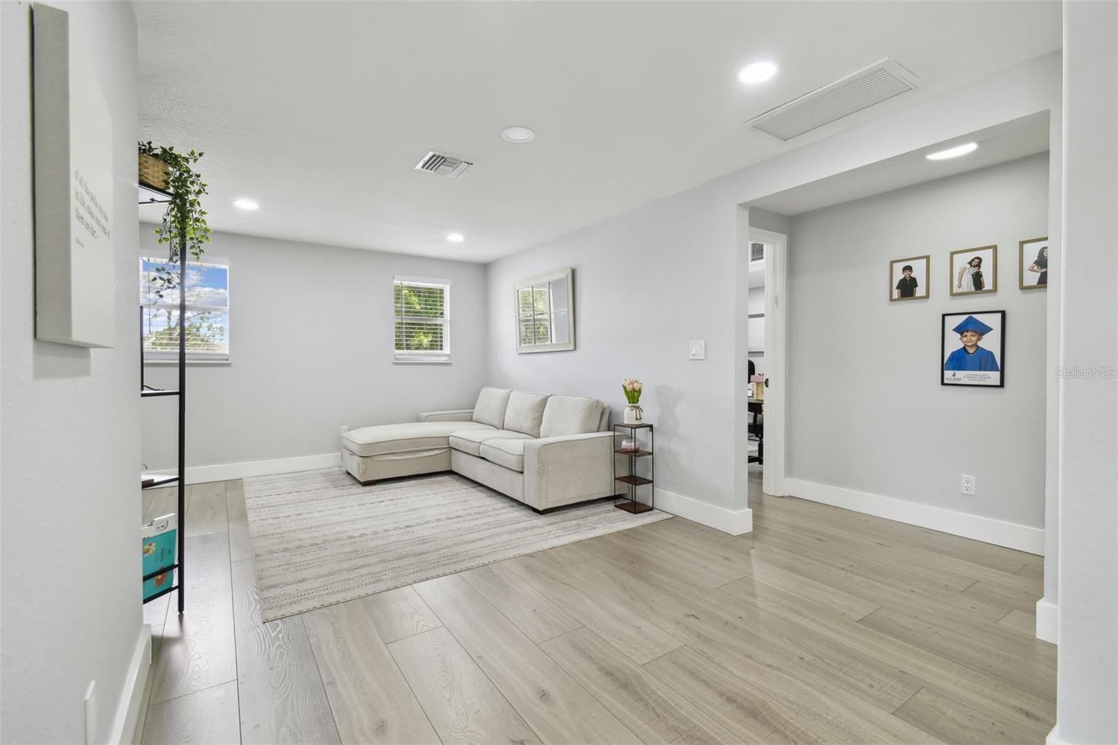 Image 42 of 72 For 15722 Gardenside Lane