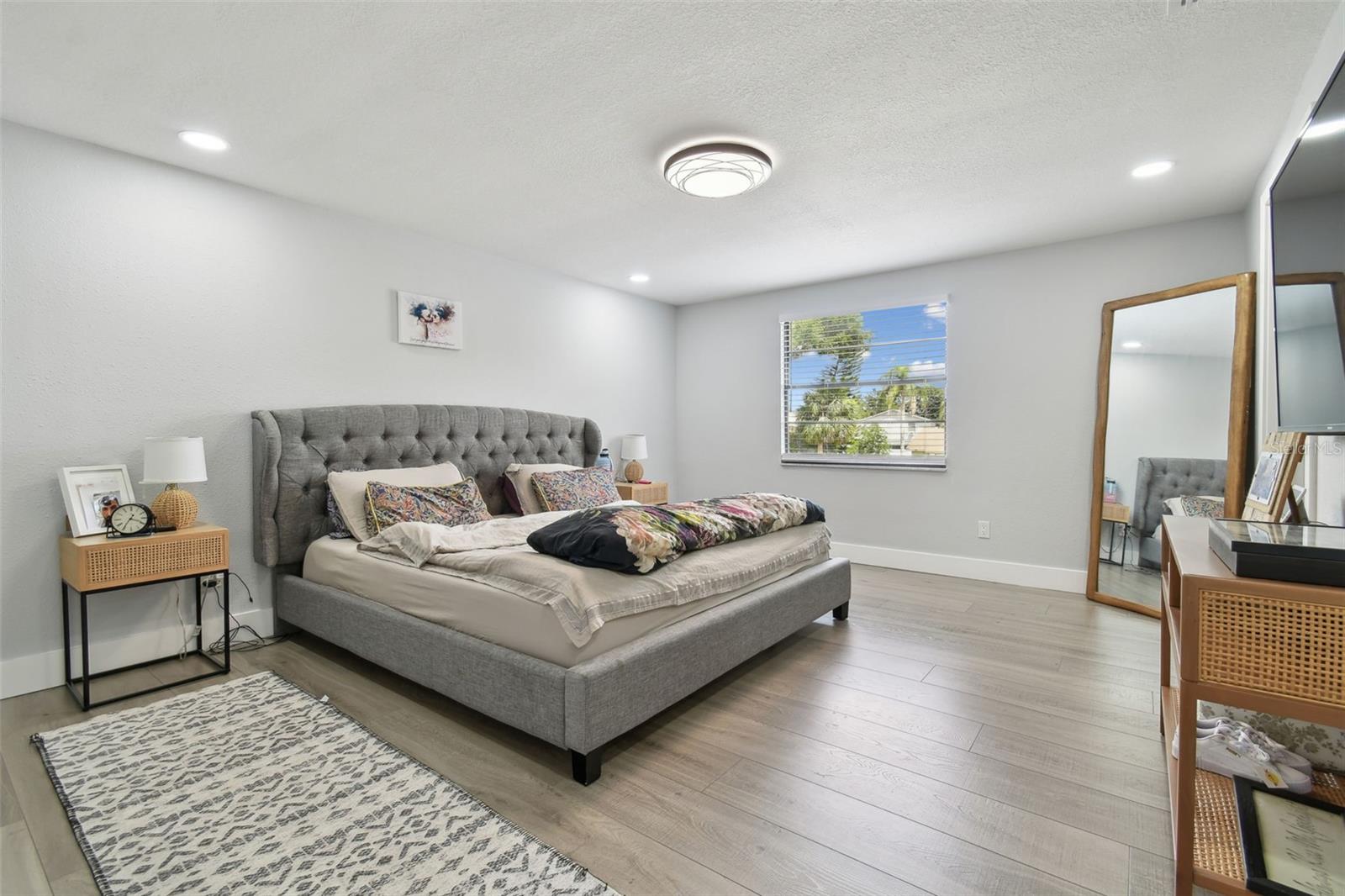Image 43 of 72 For 15722 Gardenside Lane