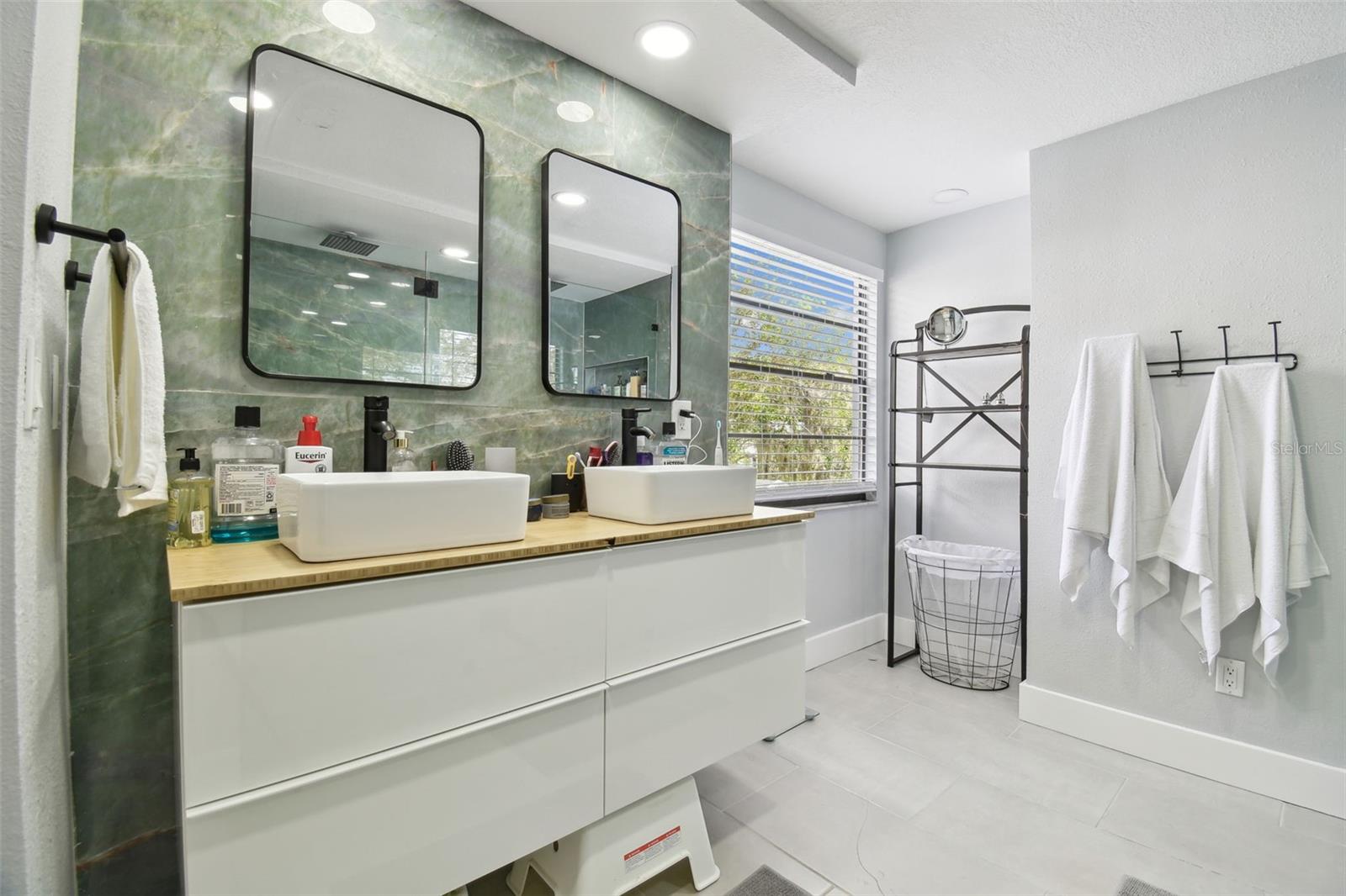 Image 45 of 72 For 15722 Gardenside Lane