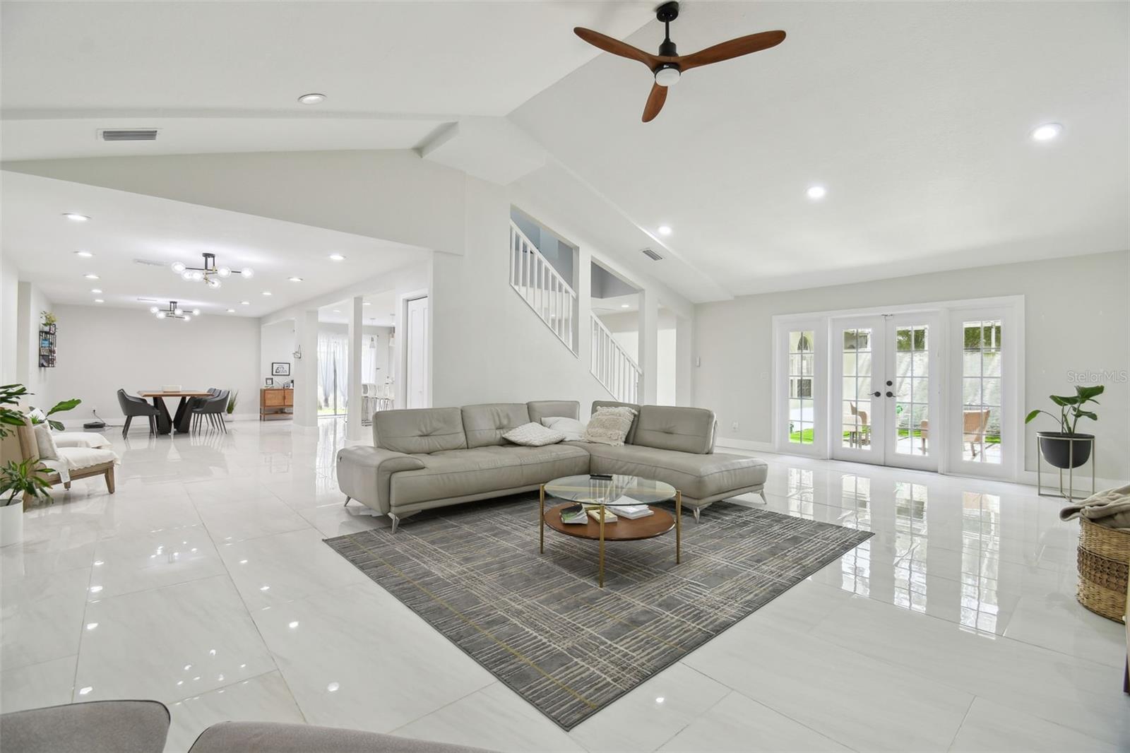 Image 5 of 72 For 15722 Gardenside Lane