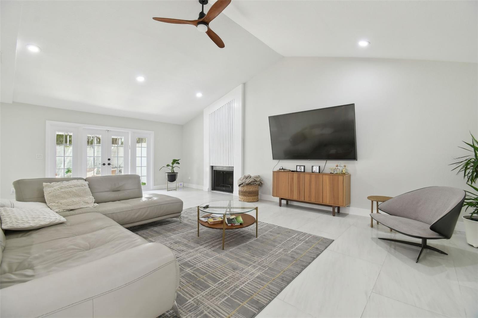 Image 7 of 72 For 15722 Gardenside Lane