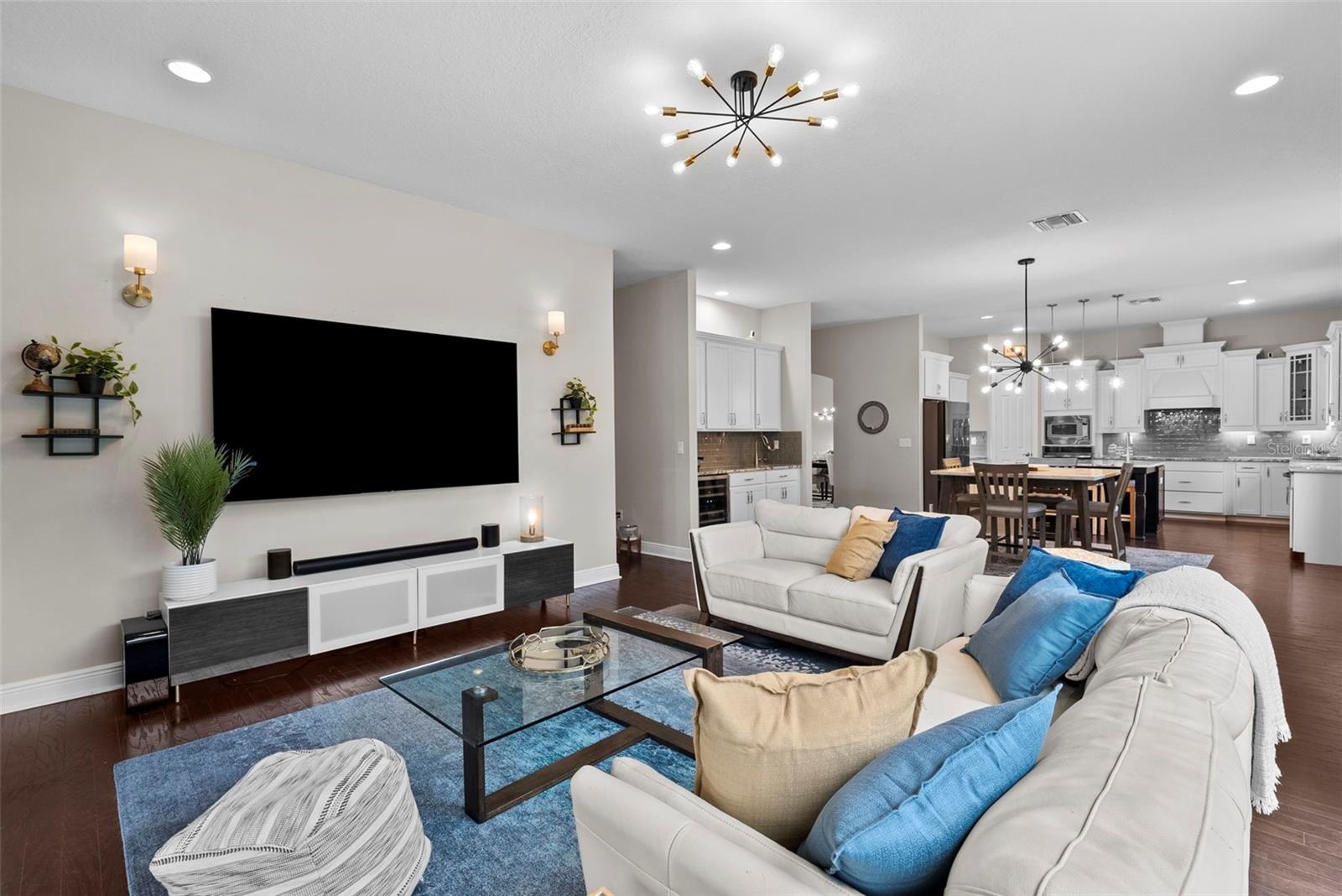 Image 15 of 59 For 4615 El Prado Boulevard