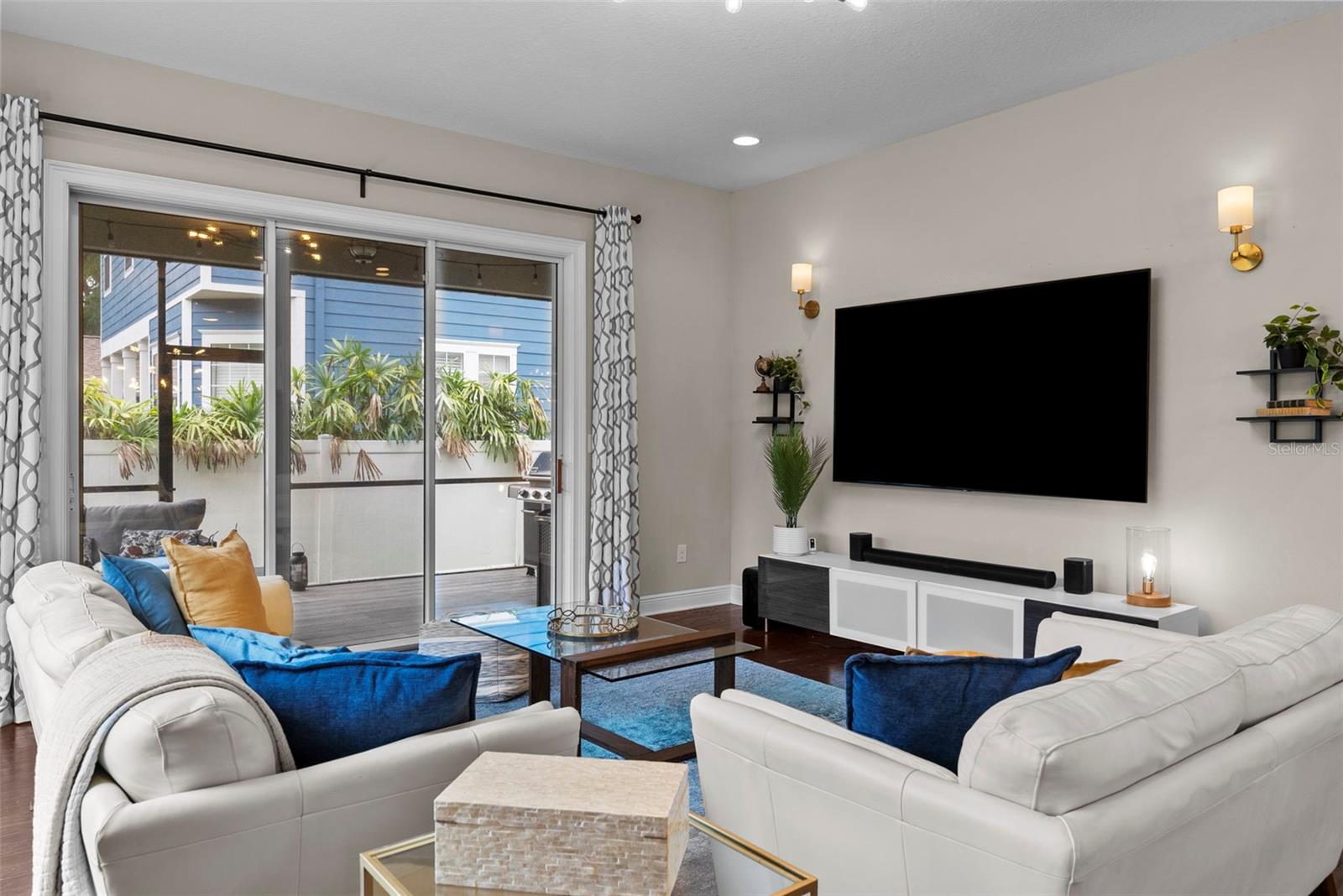 Image 19 of 59 For 4615 El Prado Boulevard