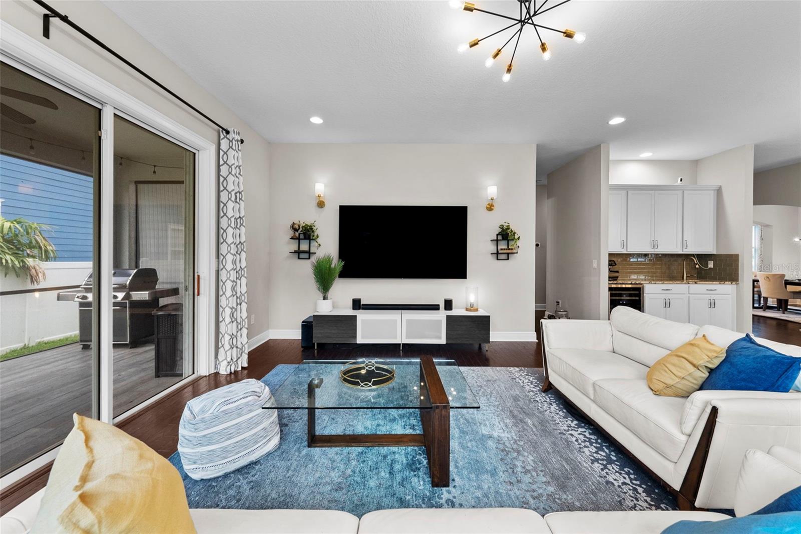 Image 21 of 59 For 4615 El Prado Boulevard