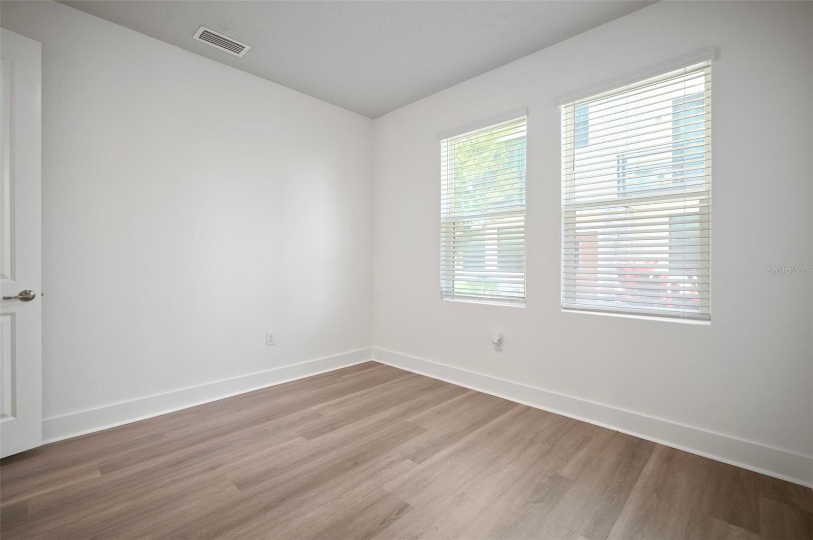 Image 12 of 37 For 2511 Grady Avenue 43