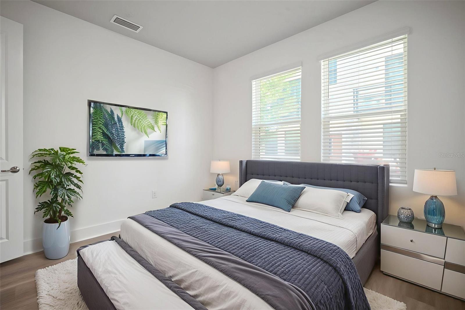 Image 13 of 37 For 2511 Grady Avenue 43