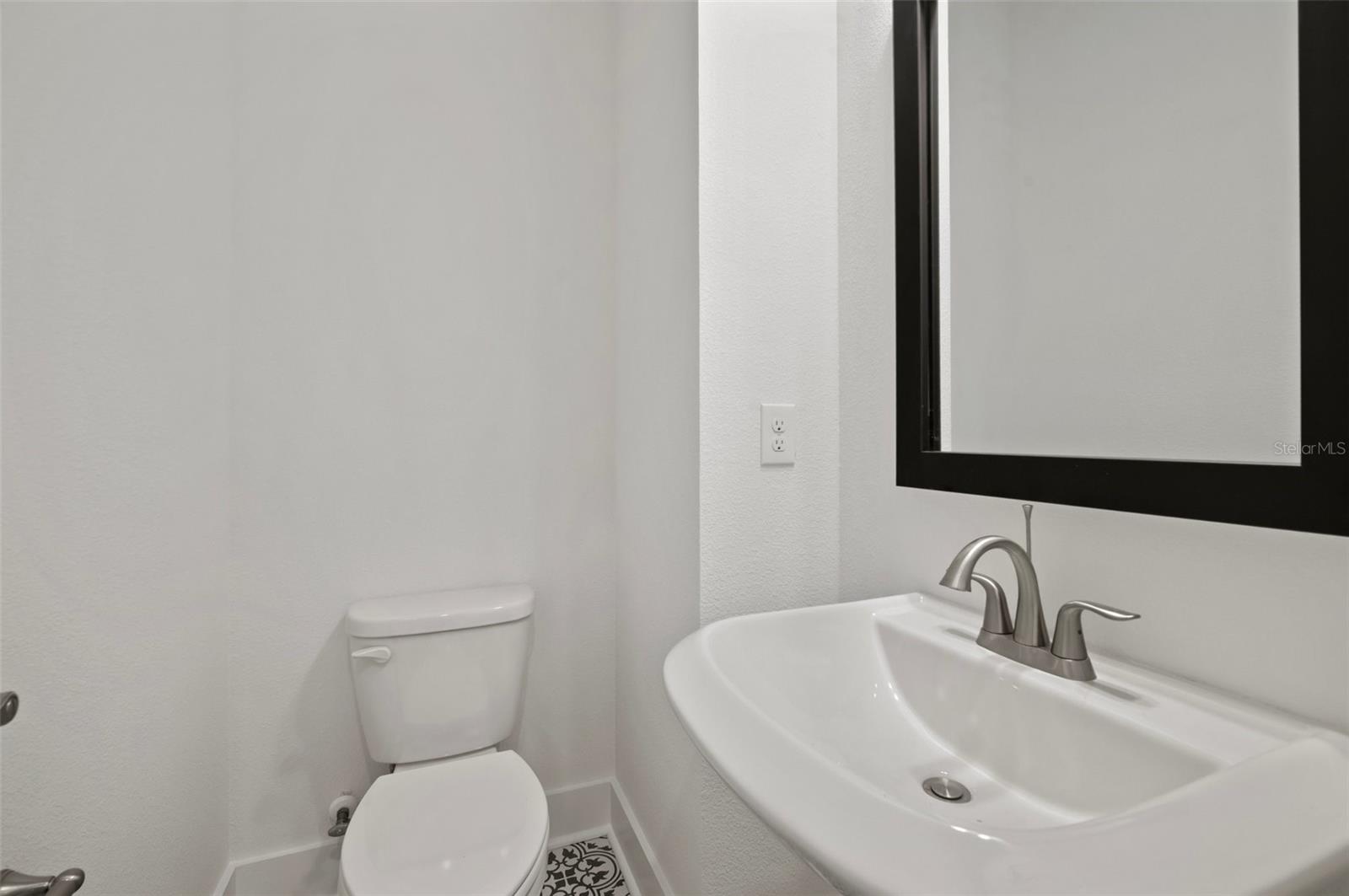 Image 18 of 37 For 2511 Grady Avenue 43