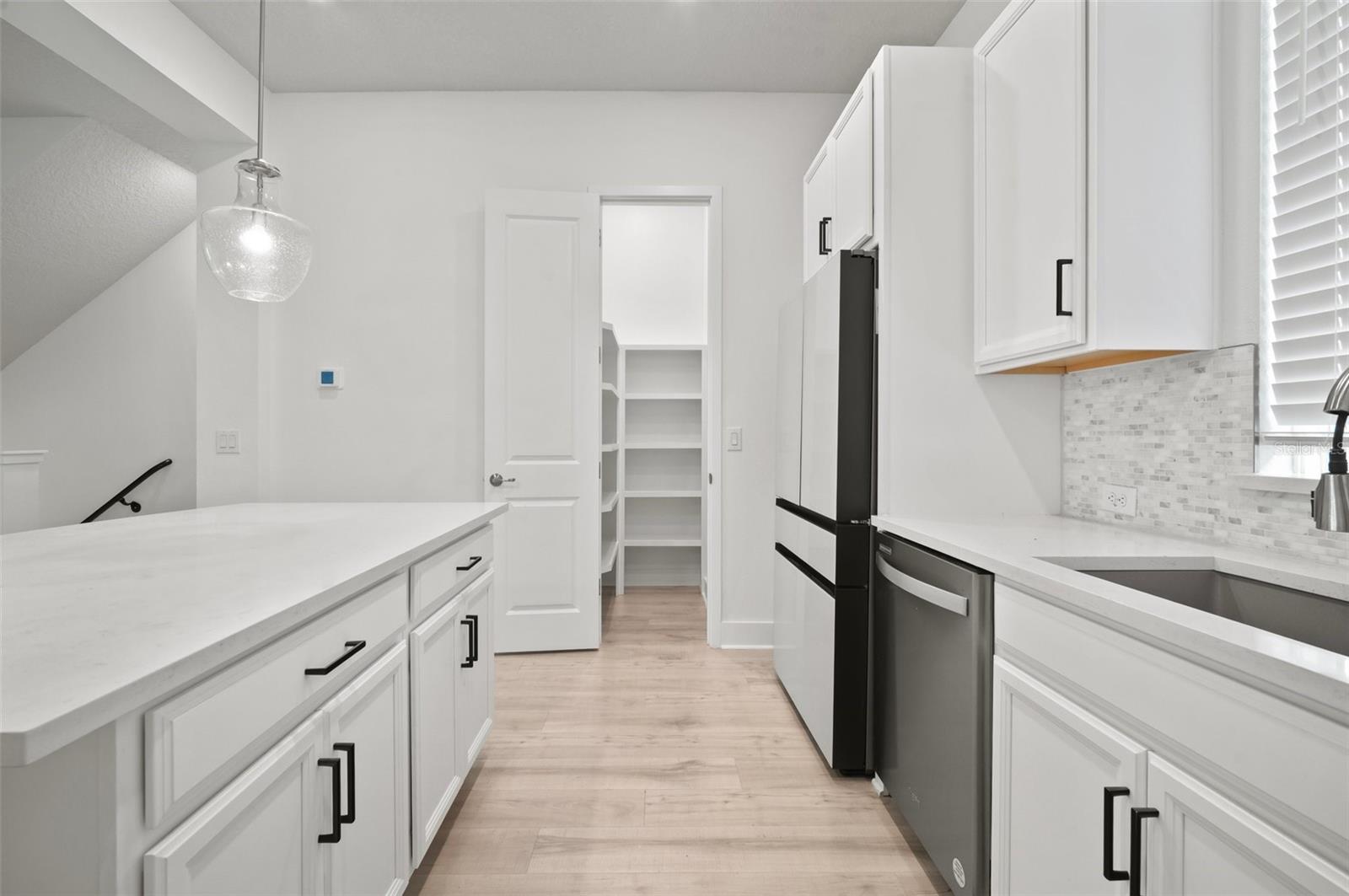Image 19 of 37 For 2511 Grady Avenue 43