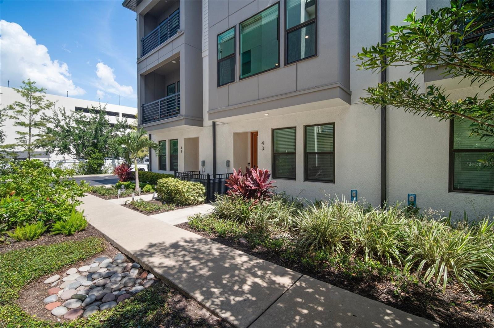 Image 2 of 37 For 2511 Grady Avenue 43