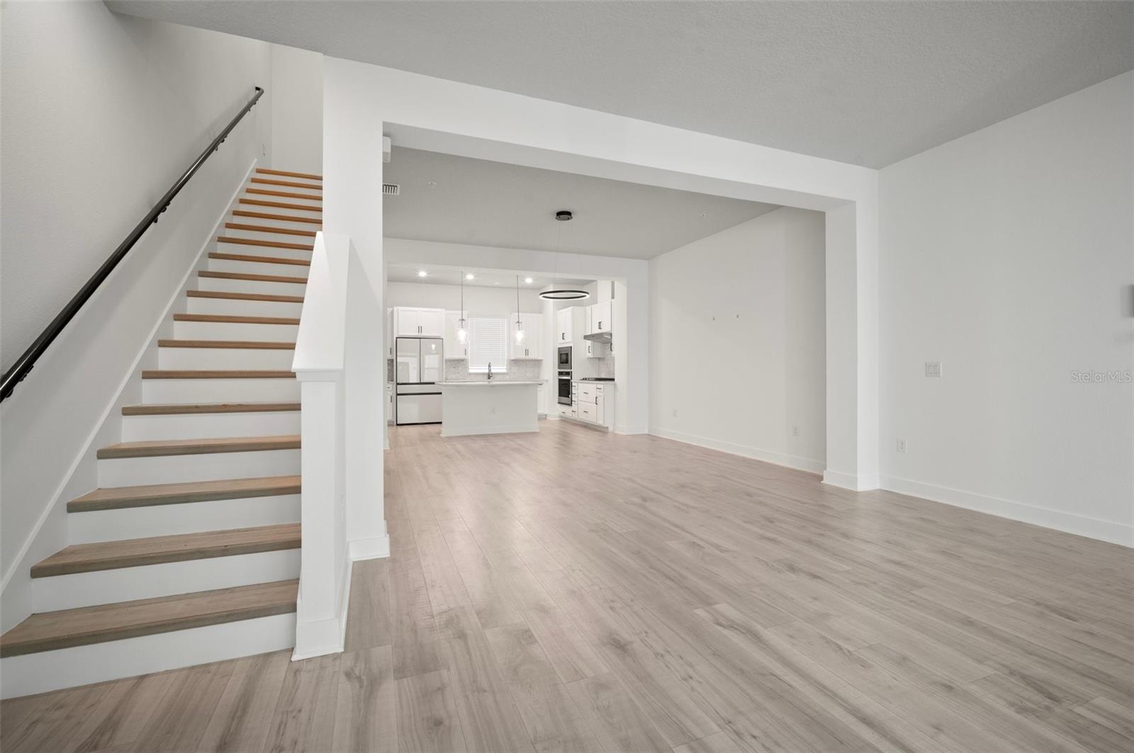 Image 21 of 37 For 2511 Grady Avenue 43
