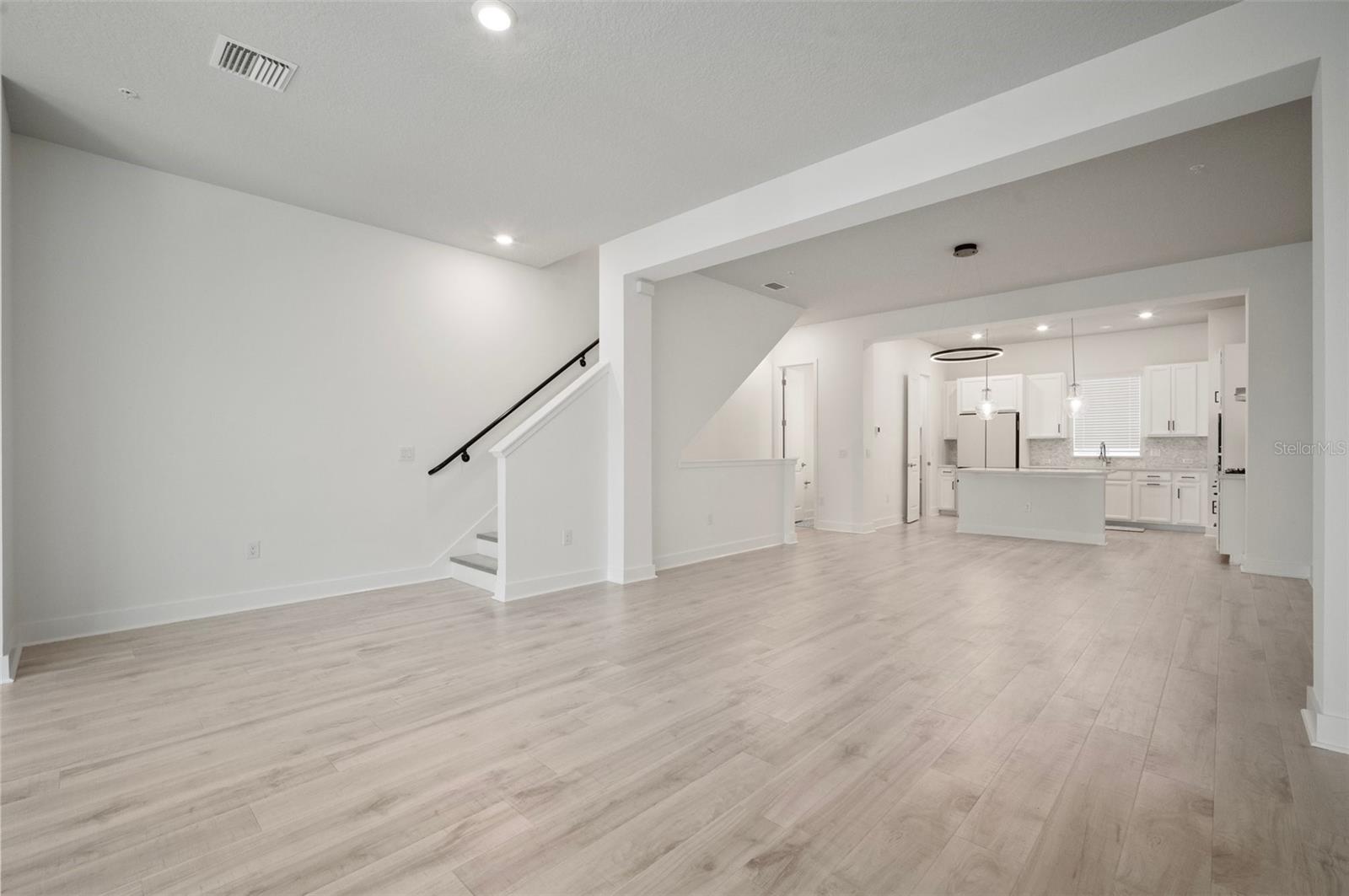 Image 22 of 37 For 2511 Grady Avenue 43