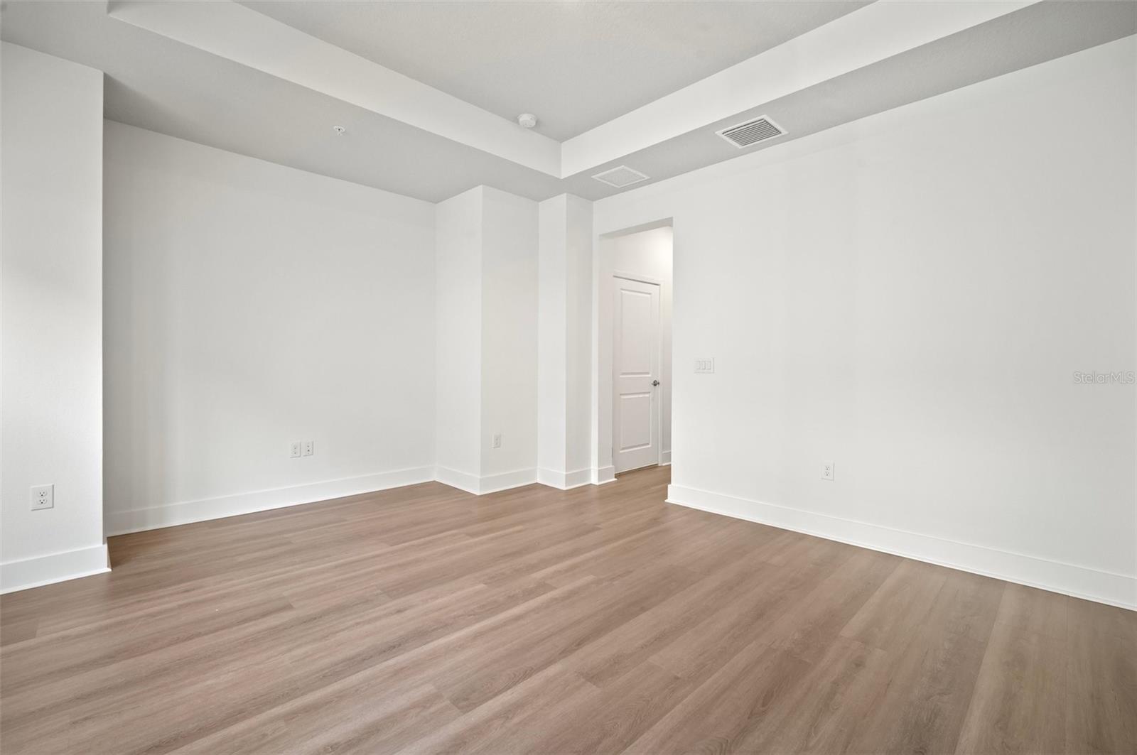 Image 34 of 37 For 2511 Grady Avenue 43