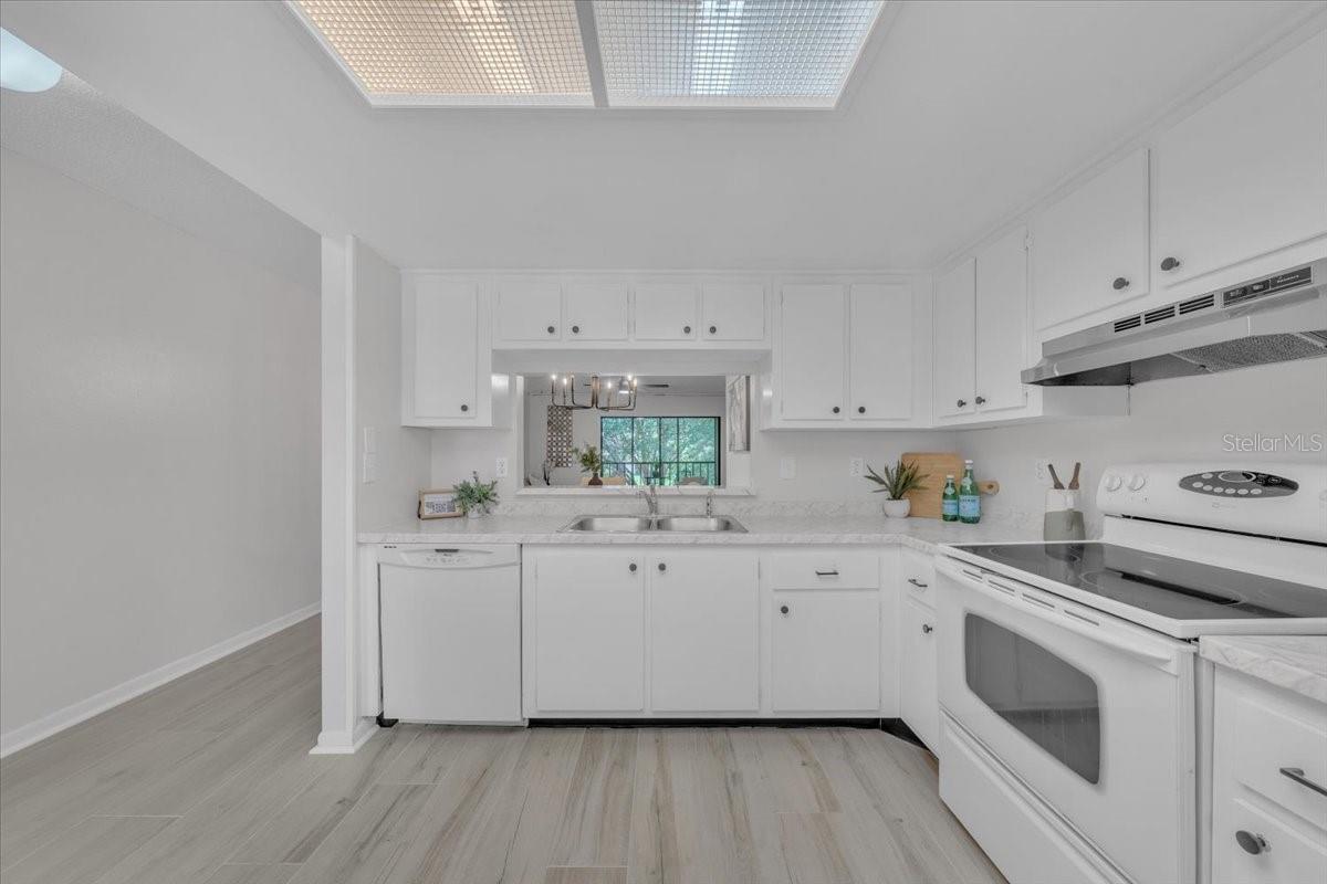 Image 4 of 37 For 2681 Sabal Springs Circle 204