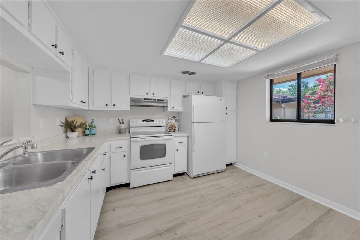 Image 6 of 37 For 2681 Sabal Springs Circle 204