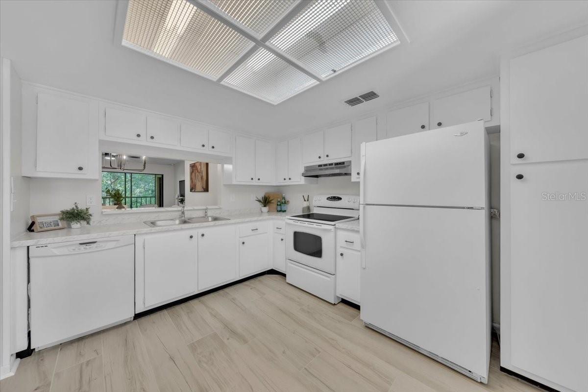 Image 7 of 37 For 2681 Sabal Springs Circle 204