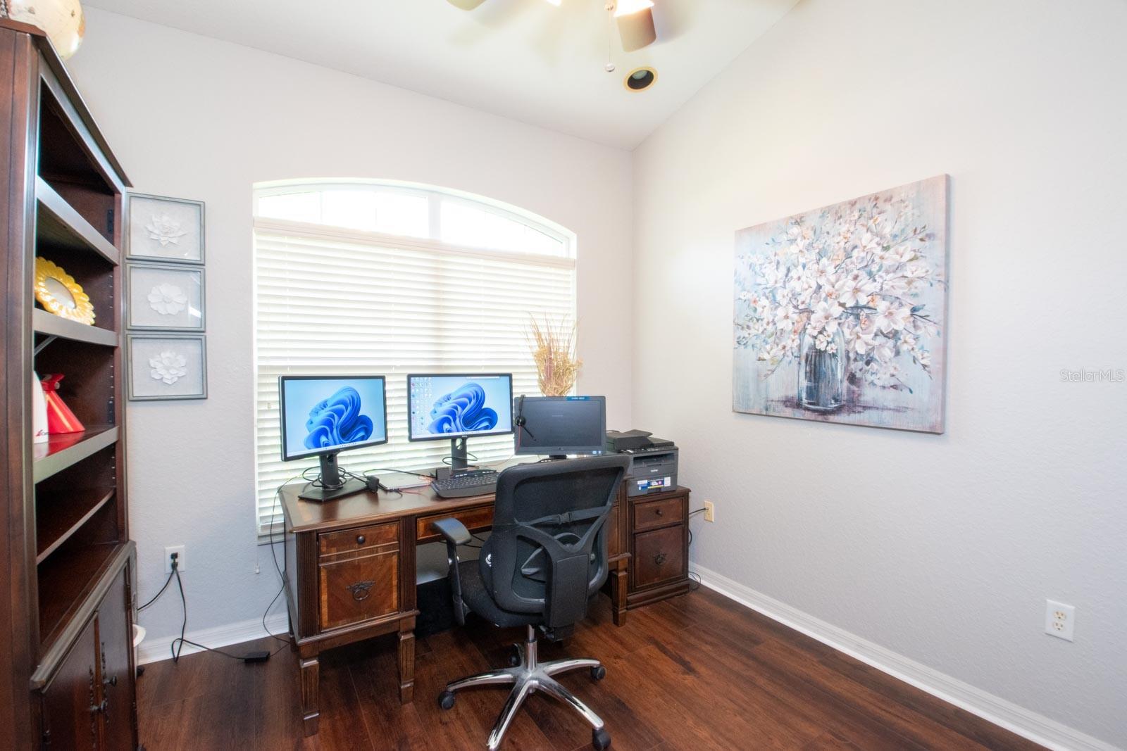 Listing photo id 10 for 916 Bunker View Drive
