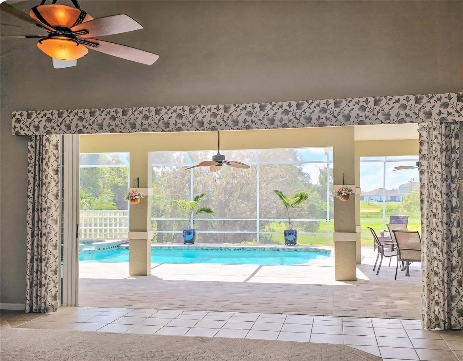 Listing photo id 14 for 916 Bunker View Drive