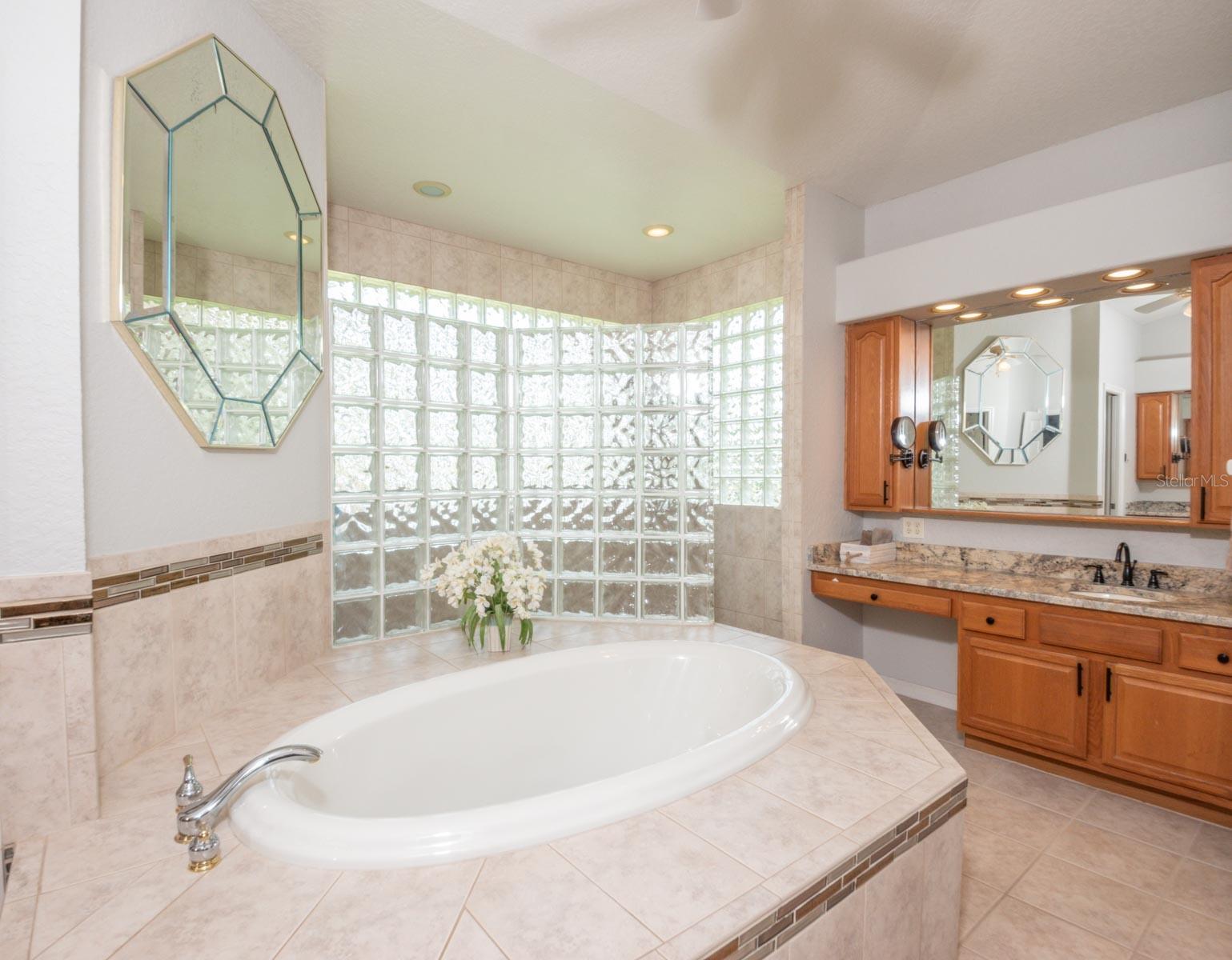 Listing photo id 21 for 916 Bunker View Drive