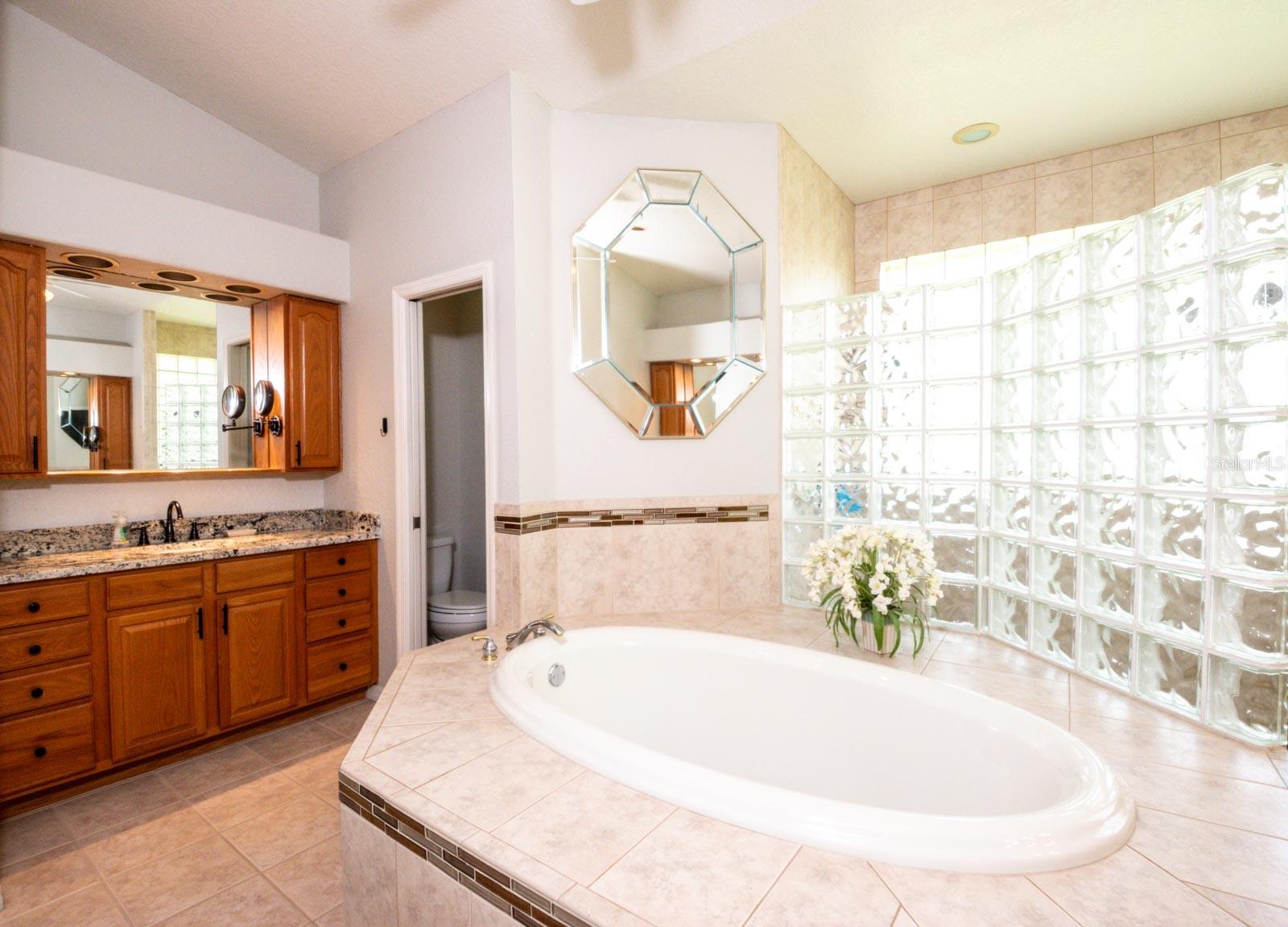Listing photo id 22 for 916 Bunker View Drive