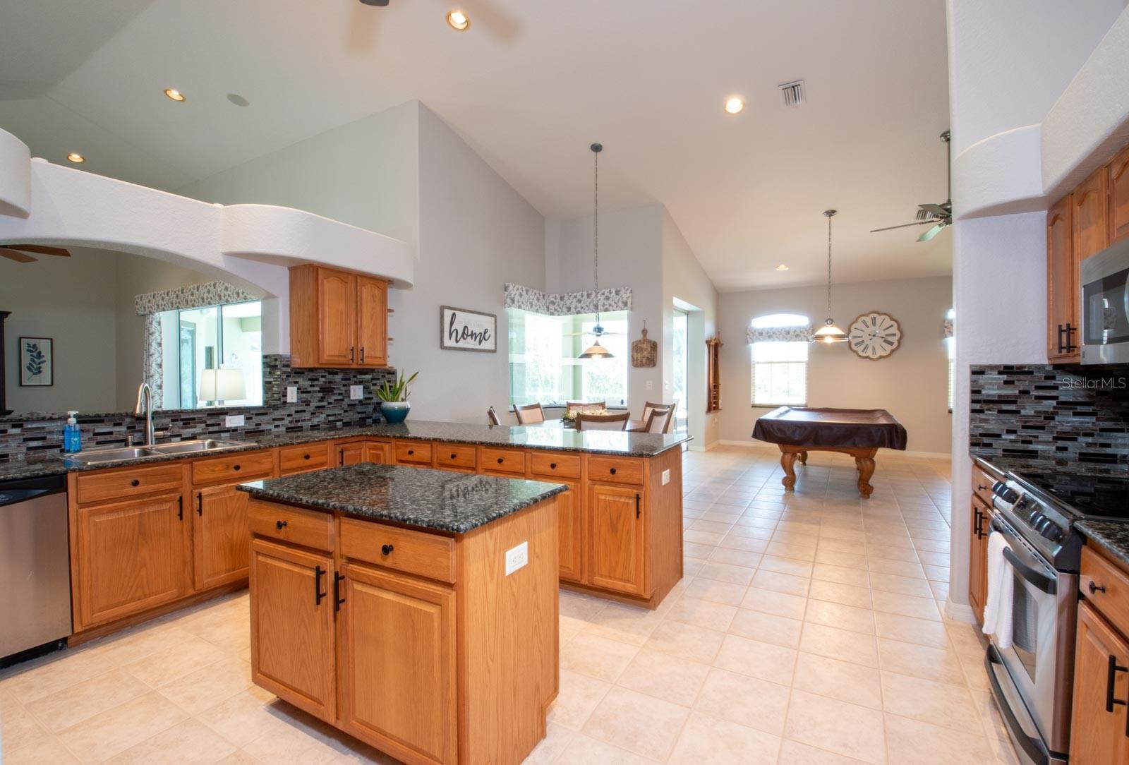 Listing photo id 25 for 916 Bunker View Drive