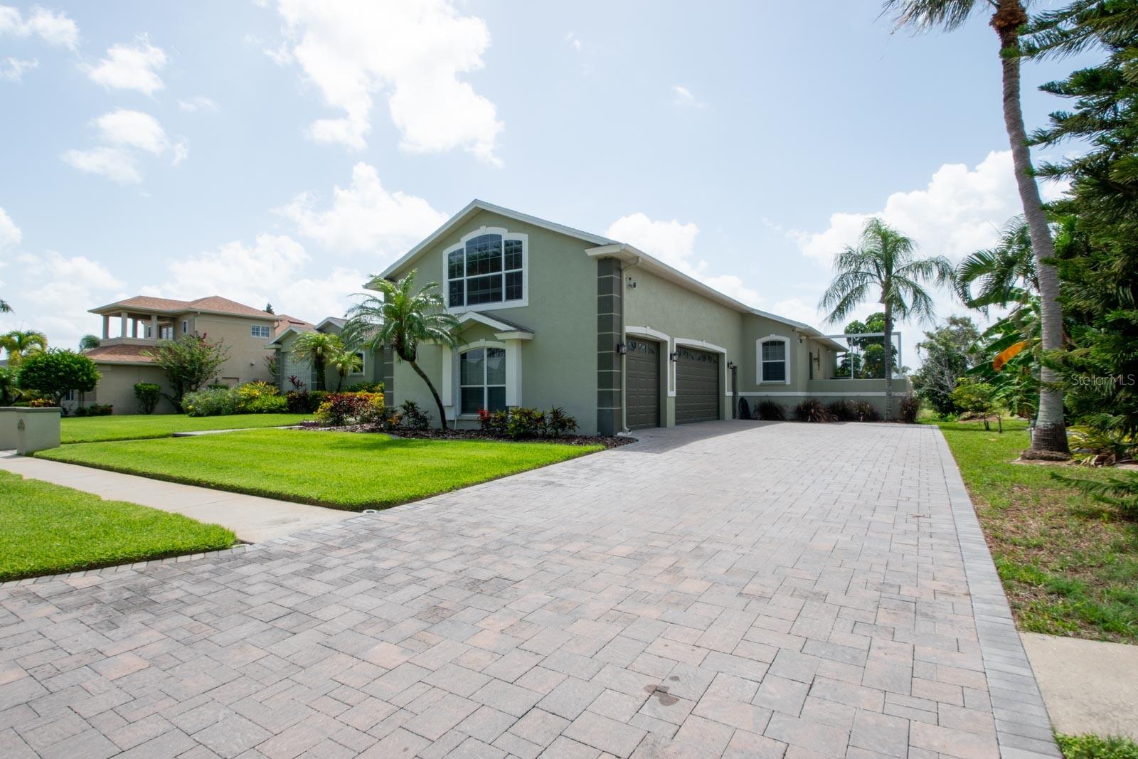 Listing photo id 3 for 916 Bunker View Drive