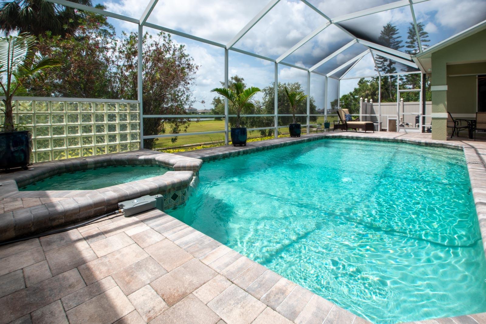 Listing photo id 5 for 916 Bunker View Drive