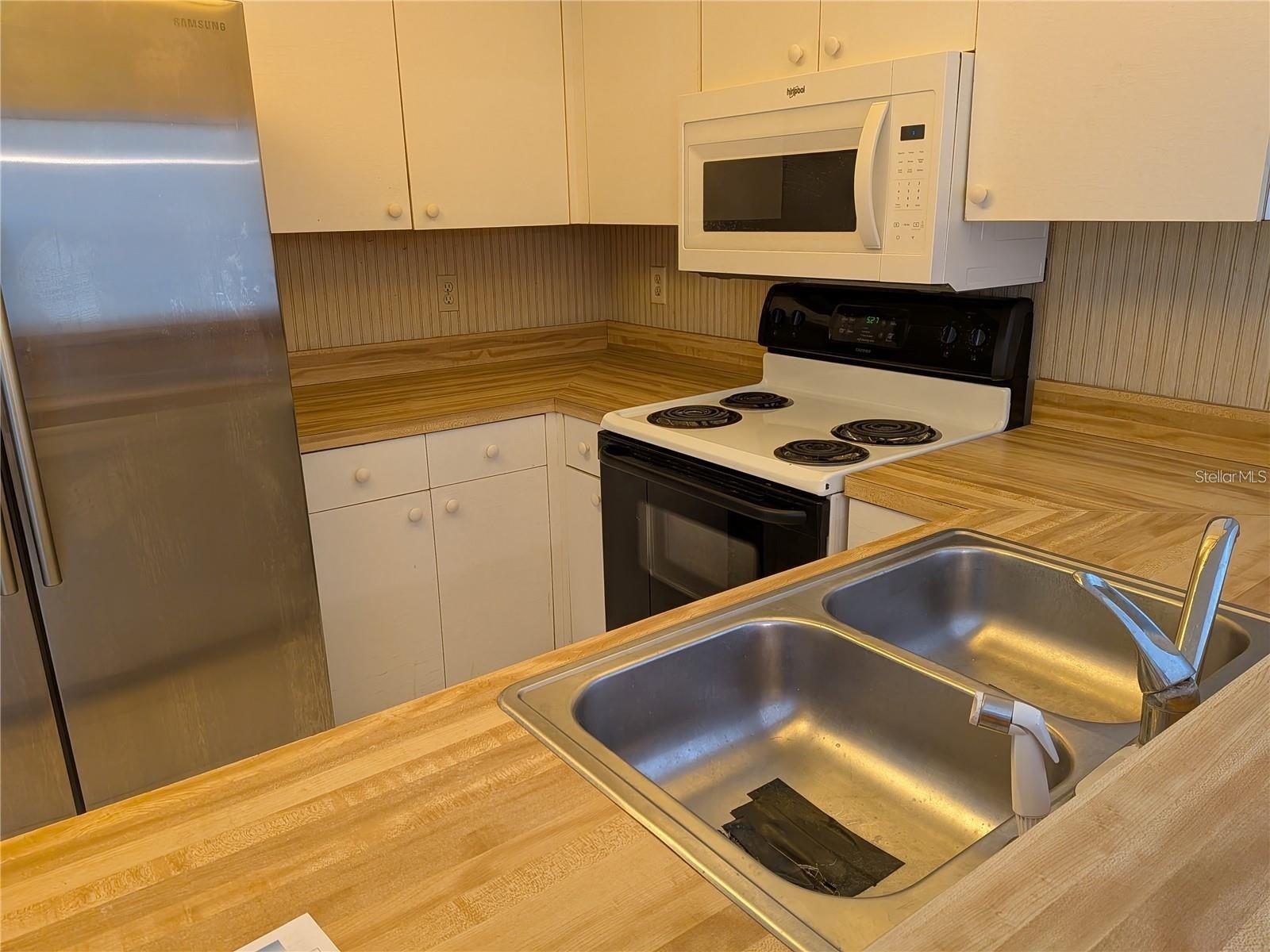 Image 3 of 8 For 642 Bird Bay Drive E 205