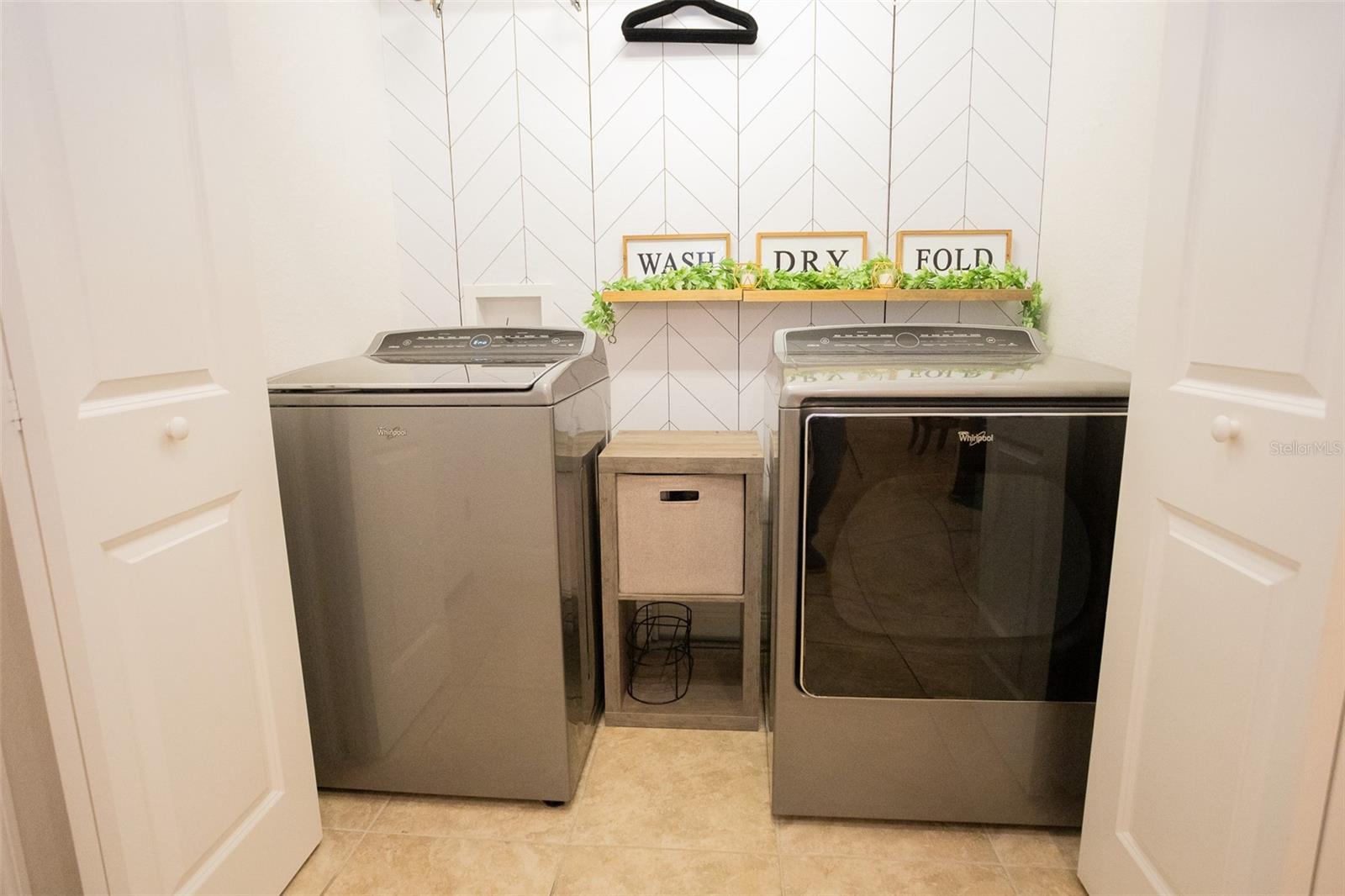 Image 12 of 18 For 10274 Julia Isles Avenue