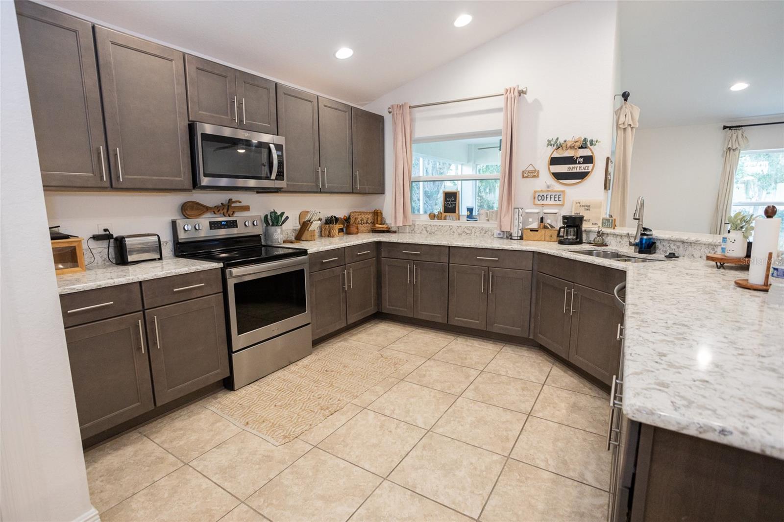 Image 4 of 18 For 10274 Julia Isles Avenue
