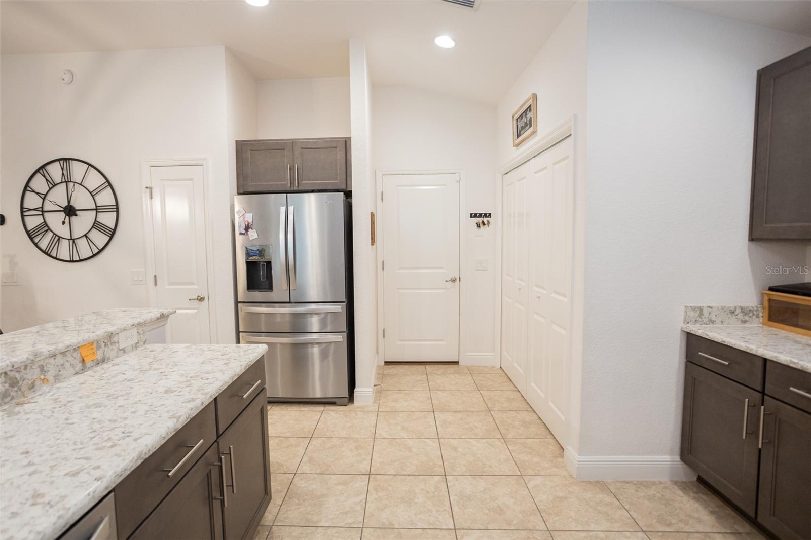 Image 5 of 18 For 10274 Julia Isles Avenue