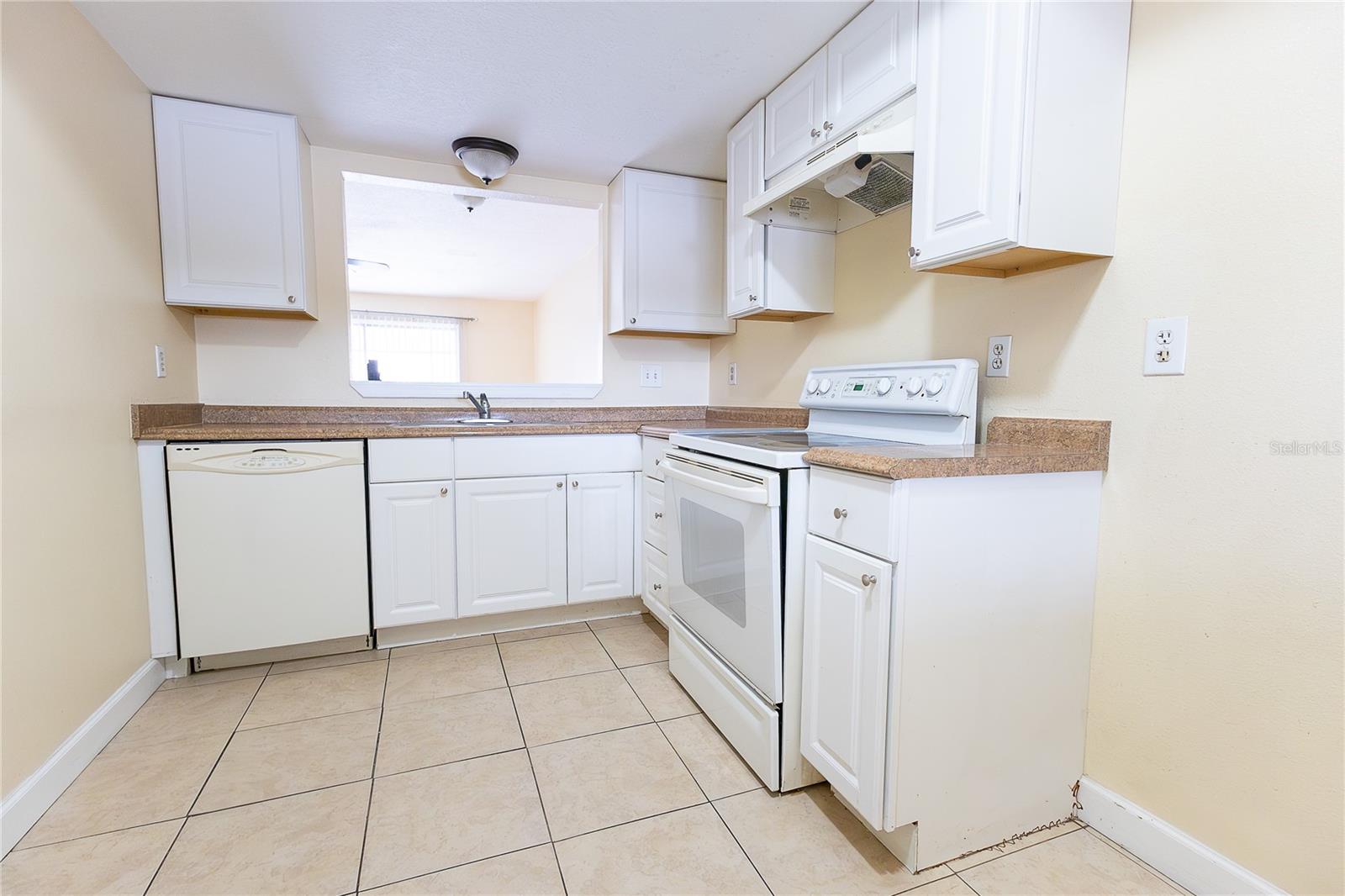 Image 11 of 21 For 6332 Newtown Circle 32b2