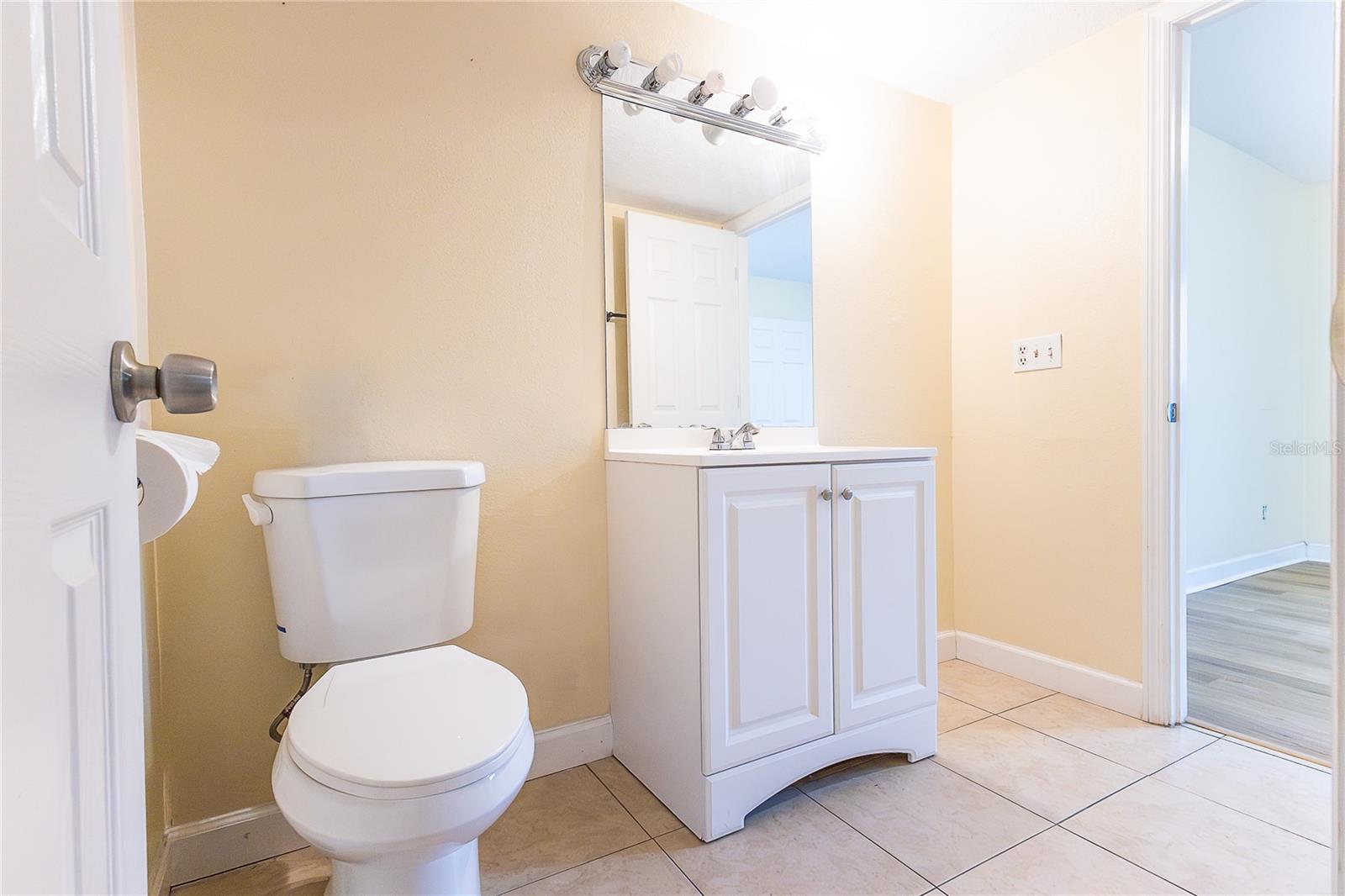 Image 15 of 21 For 6332 Newtown Circle 32b2