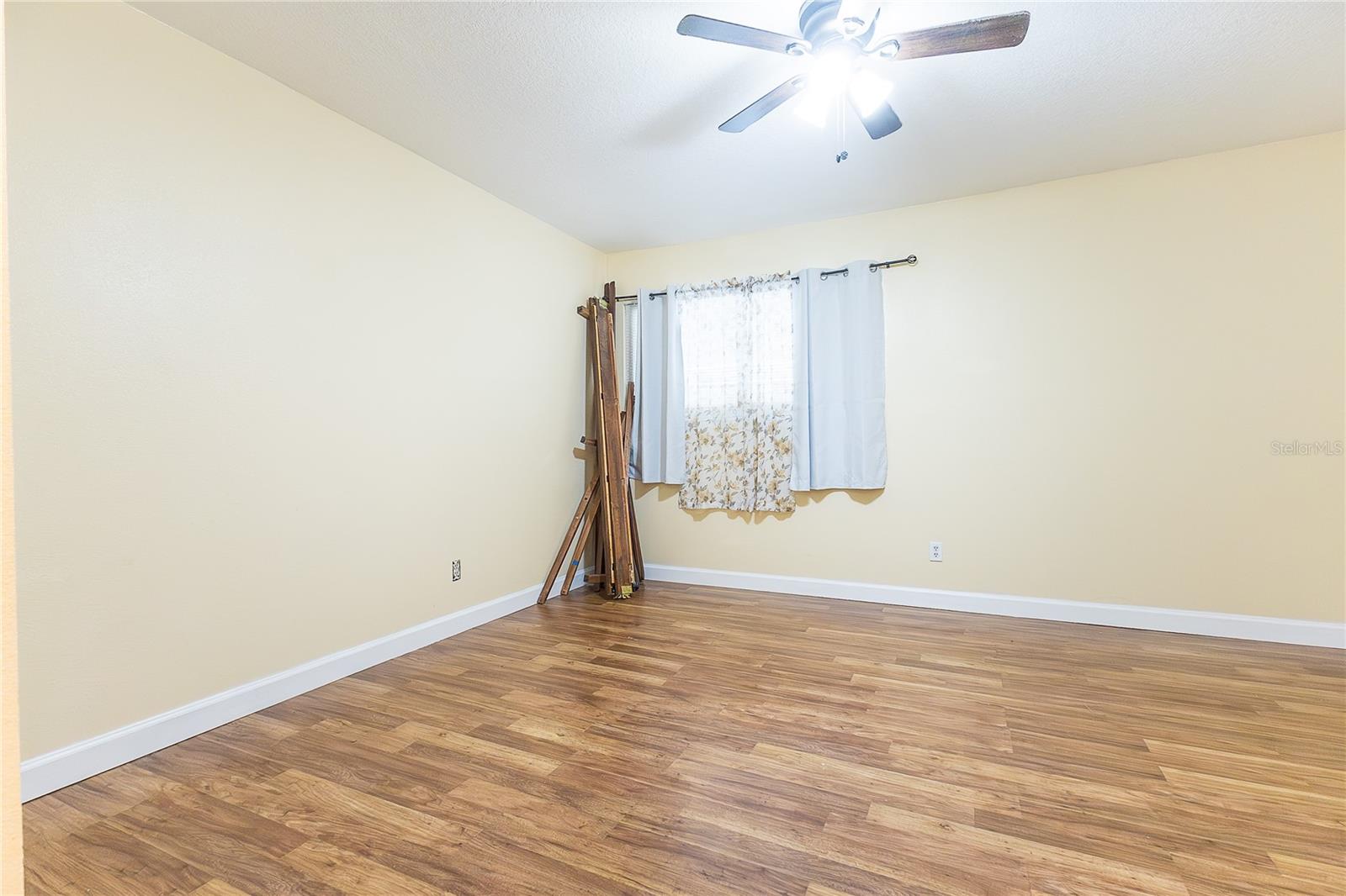 Image 16 of 21 For 6332 Newtown Circle 32b2