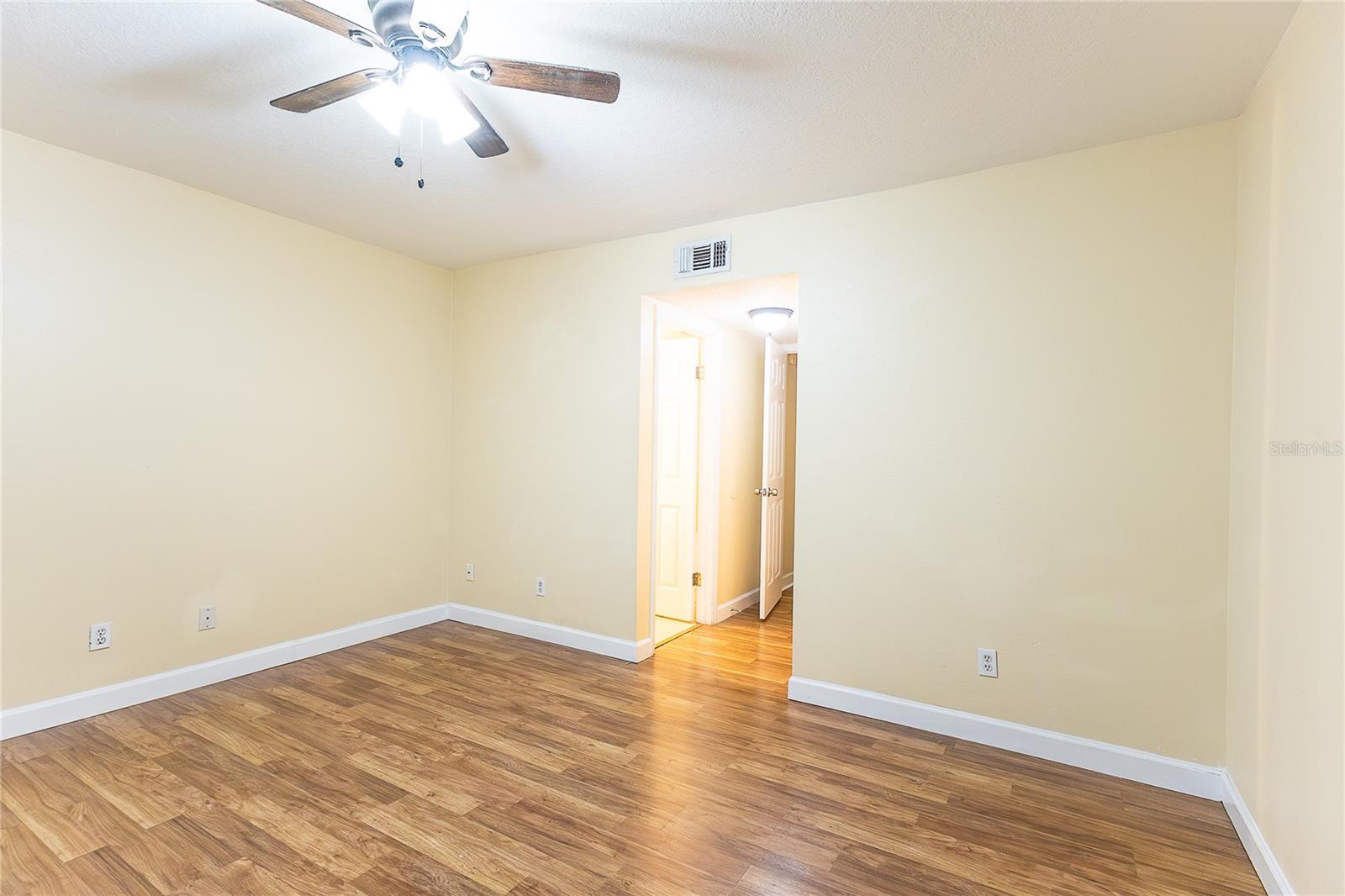 Image 17 of 21 For 6332 Newtown Circle 32b2