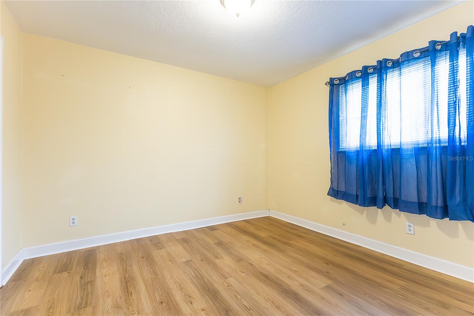 Image 18 of 21 For 6332 Newtown Circle 32b2