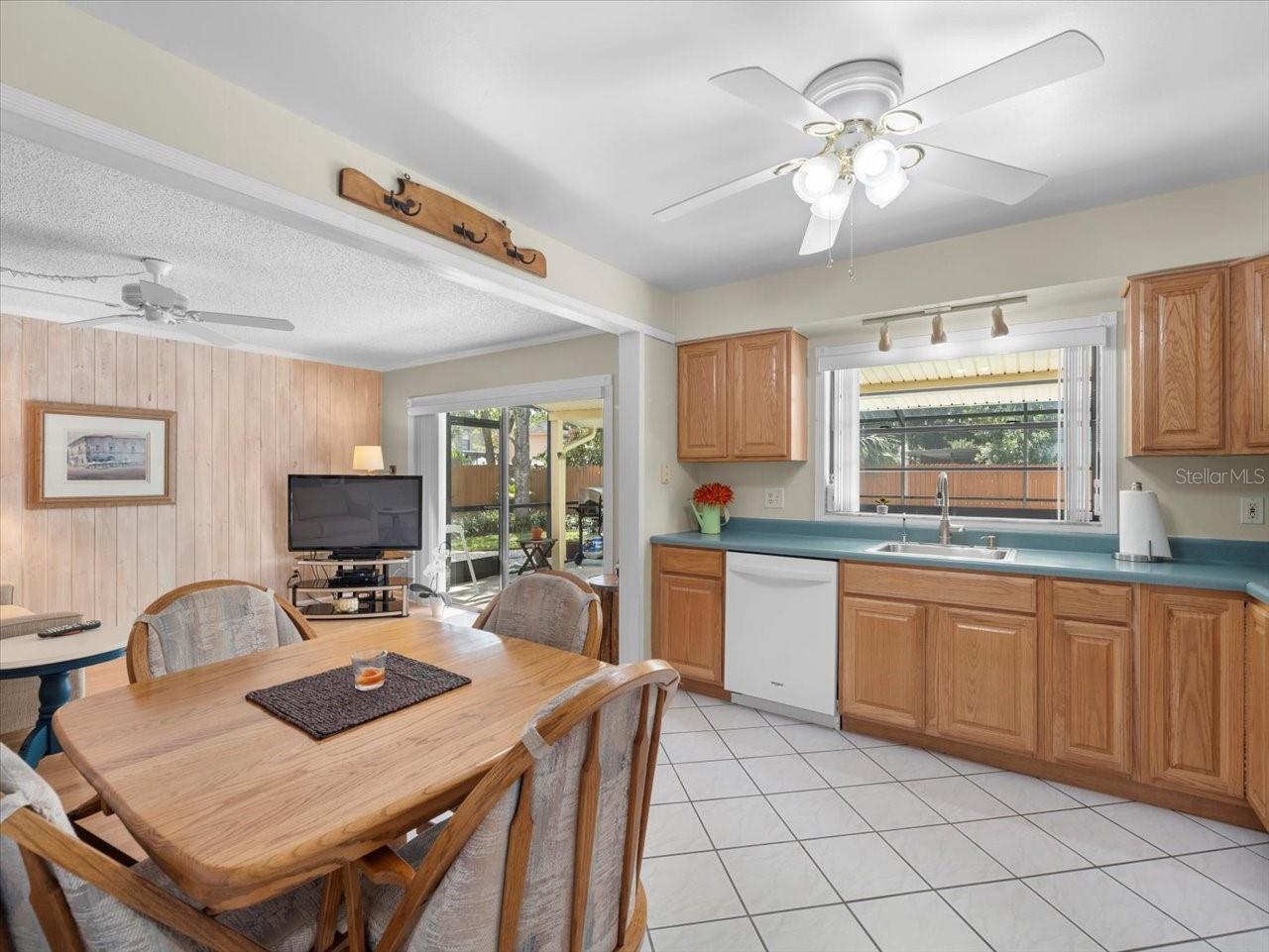 Image 8 of 35 For 15711 Springmoss Lane