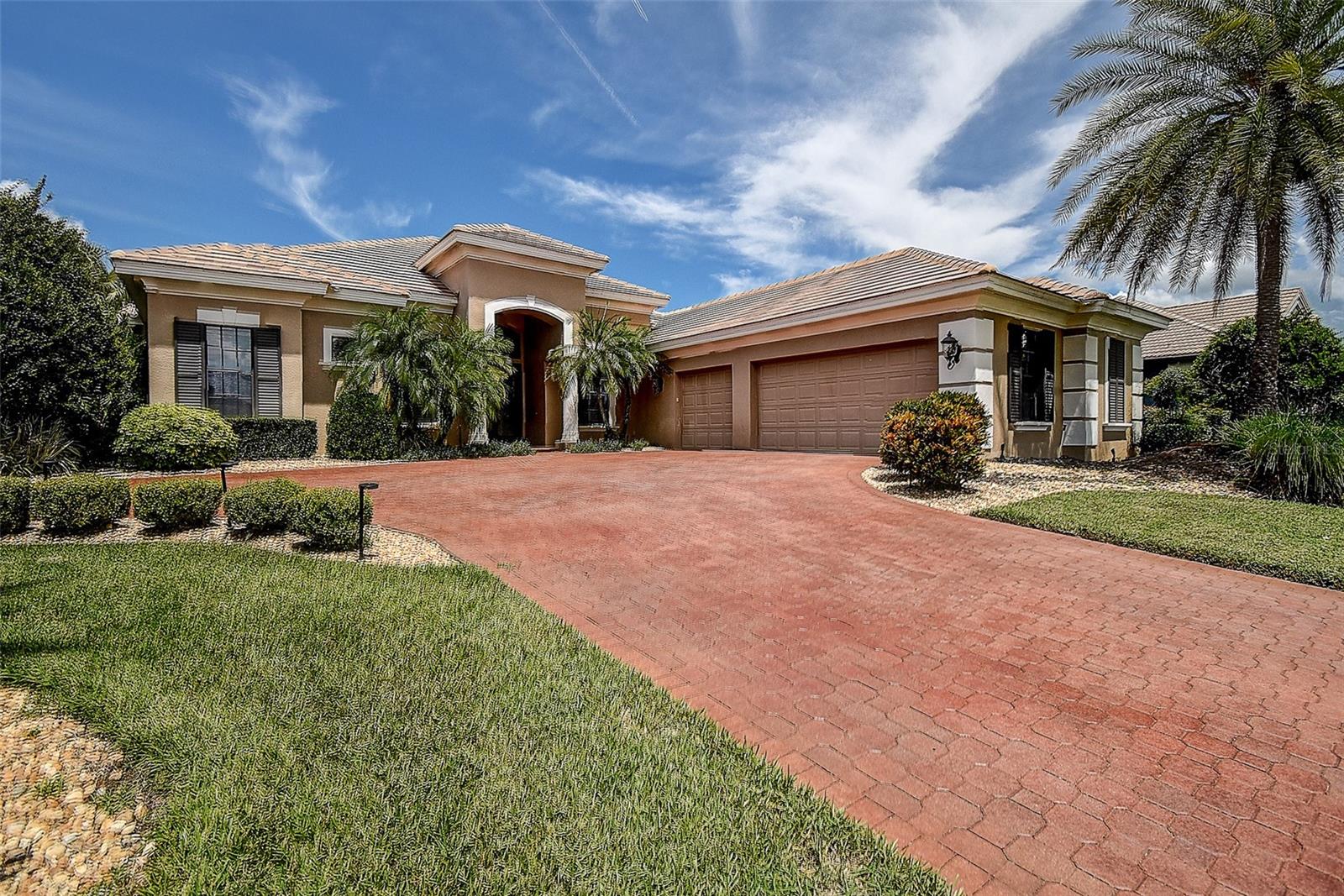 Listing photo id 4 for 12713 Grand Traverse Drive