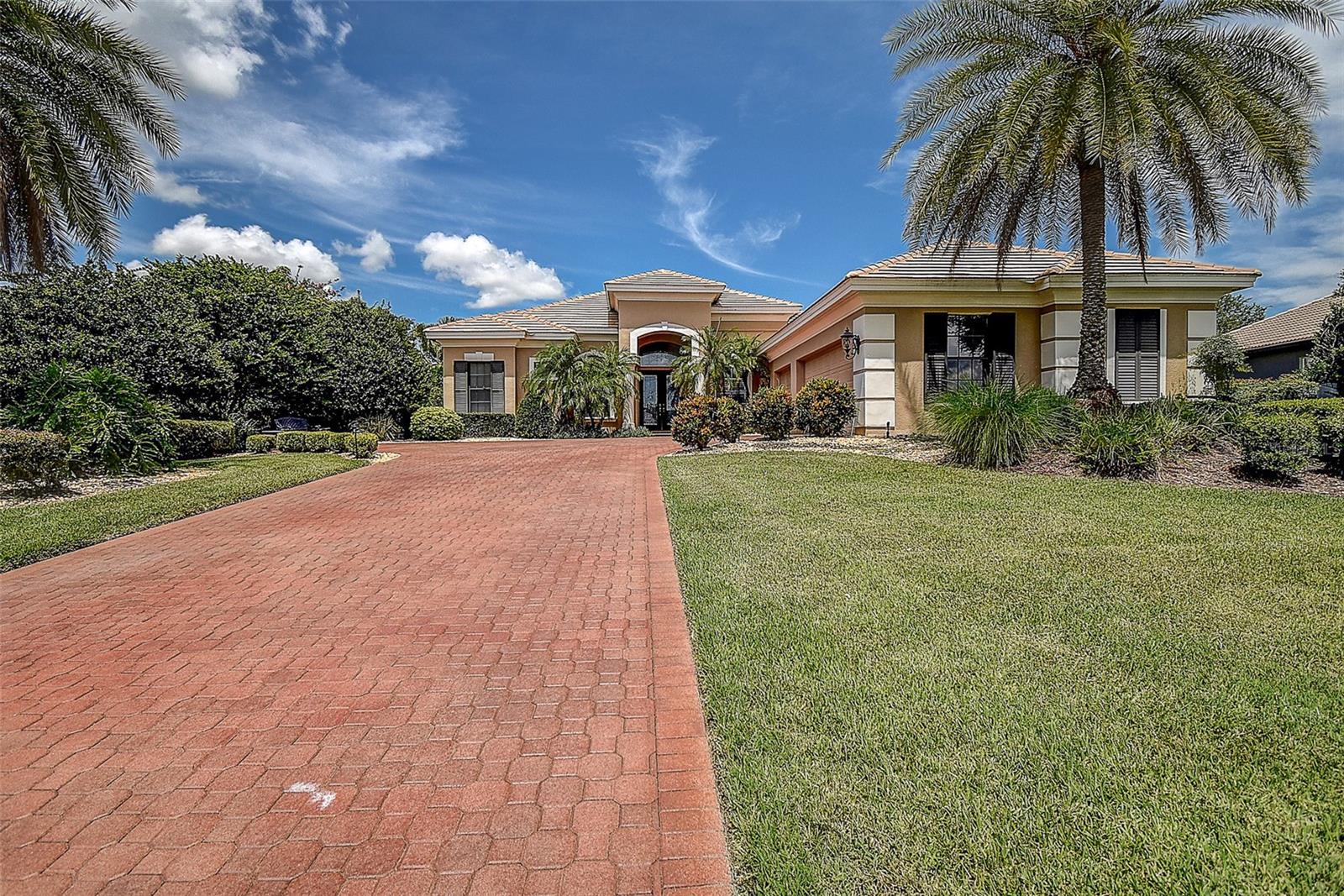 Listing photo id 5 for 12713 Grand Traverse Drive