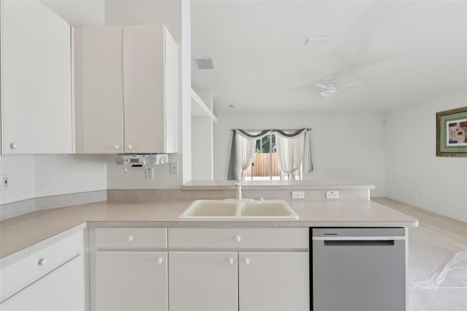 Image 14 of 39 For 2625 Brookville Drive