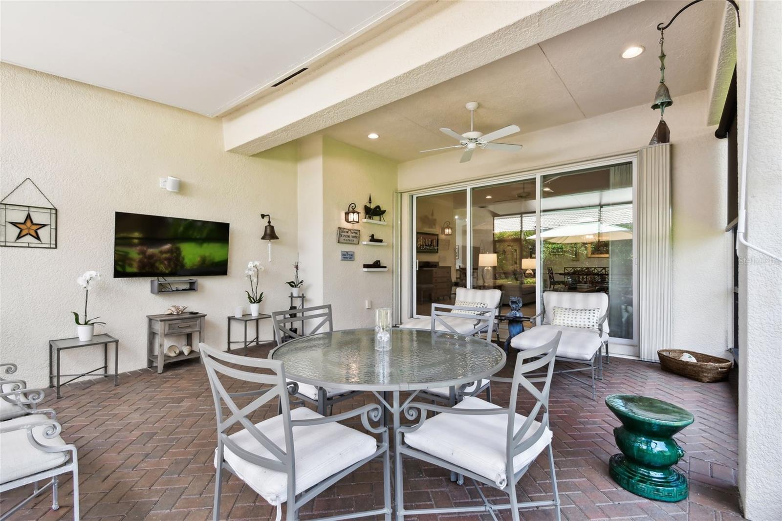 Listing photo id 18 for 5103 Shady Stone Place
