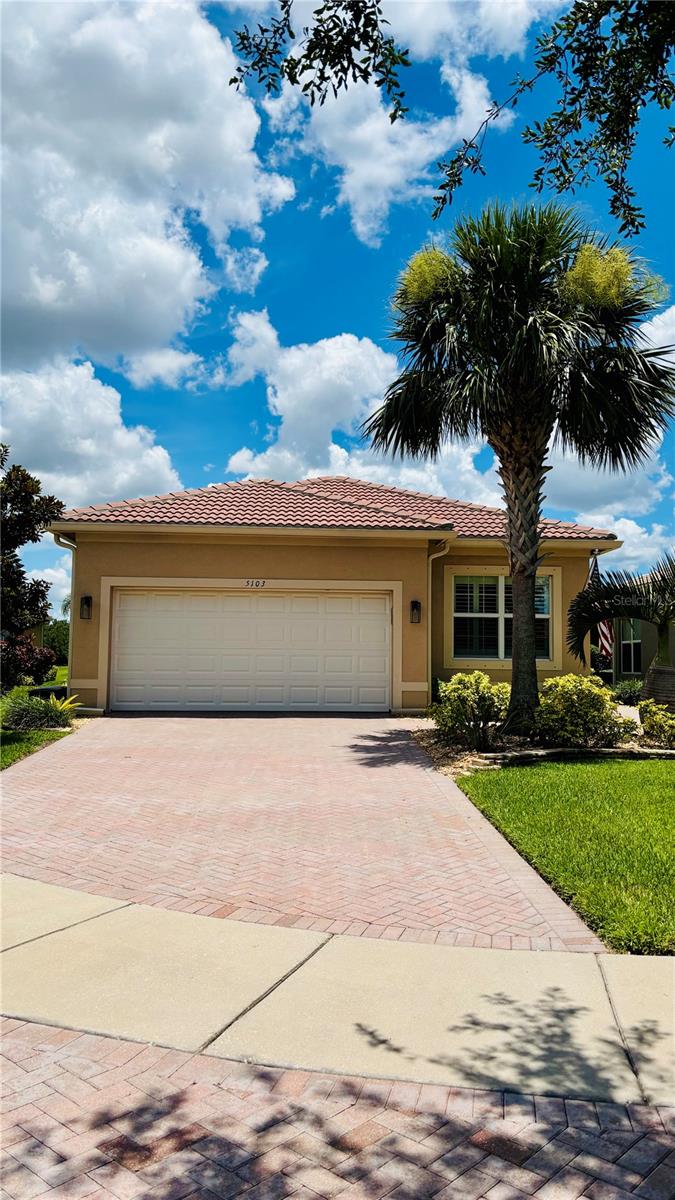 Listing photo id 1 for 5103 Shady Stone Place