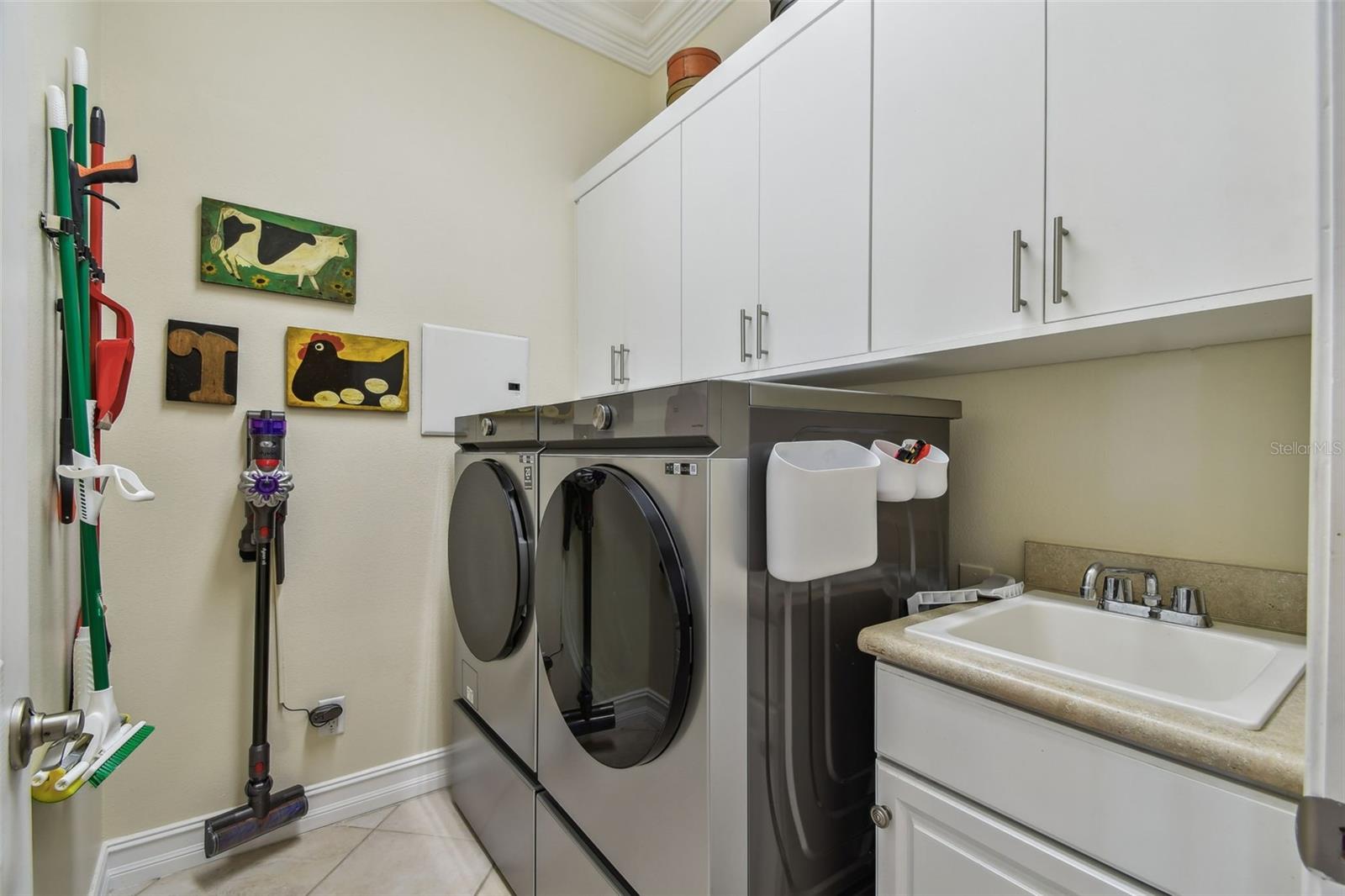 Listing photo id 32 for 5103 Shady Stone Place