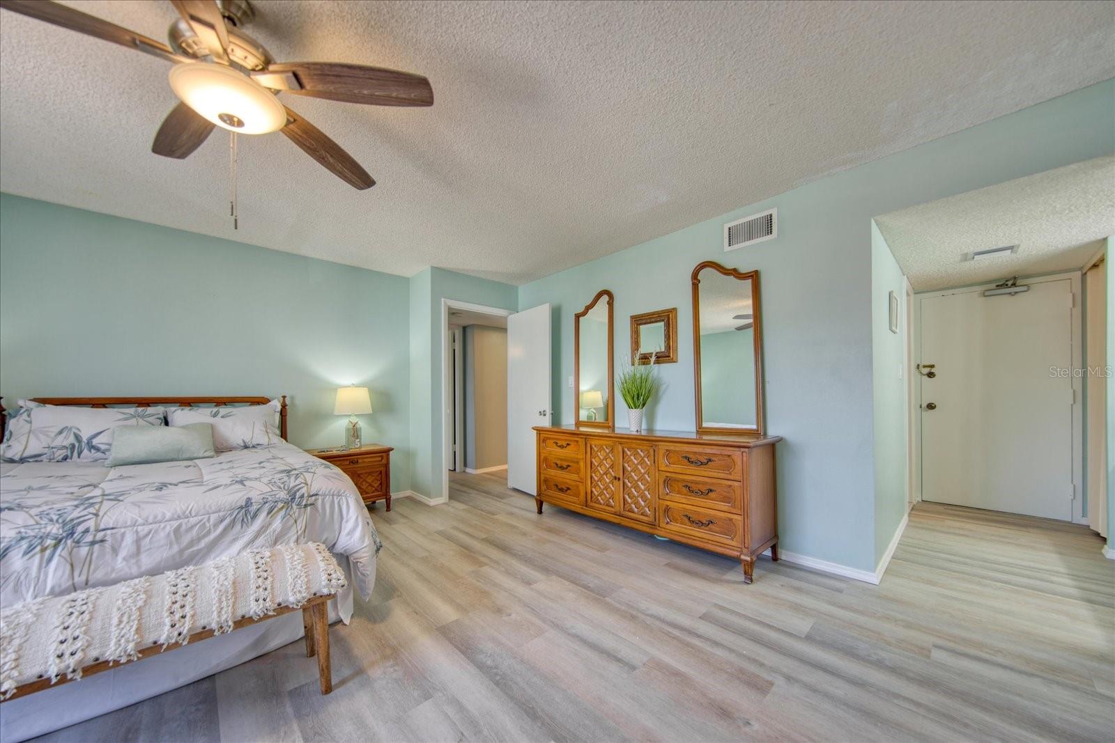 Image 16 of 36 For 440 Gulfview Boulevard 701