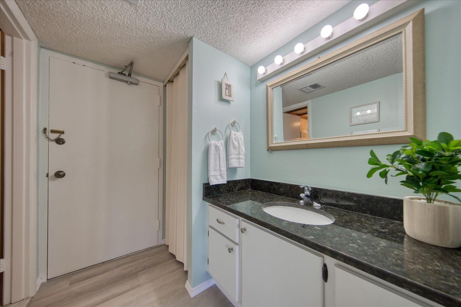 Image 17 of 36 For 440 Gulfview Boulevard 701
