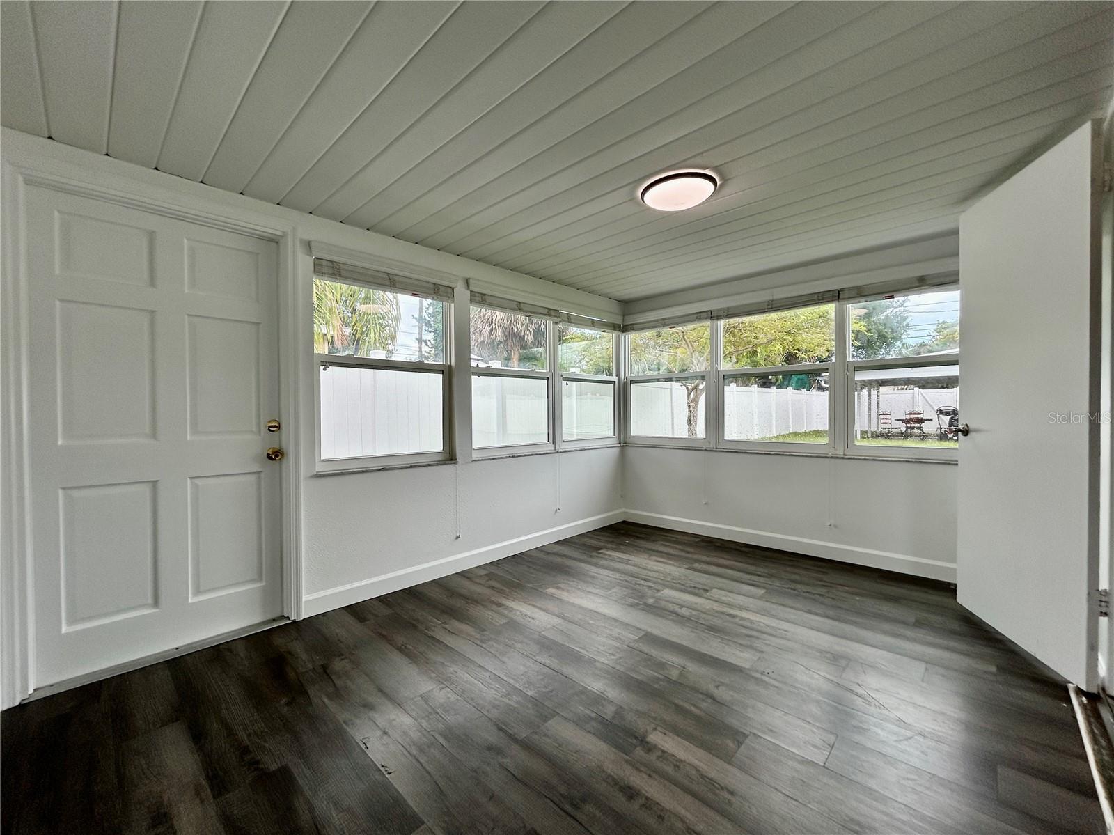 Image 15 of 26 For 928 58th Avenue N